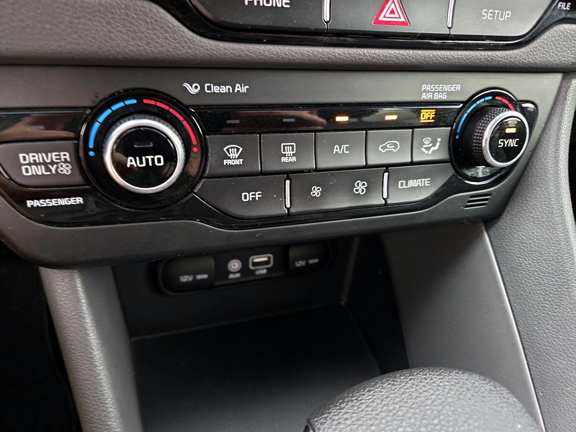Thumbnail: 2018 Kia Niro - 16