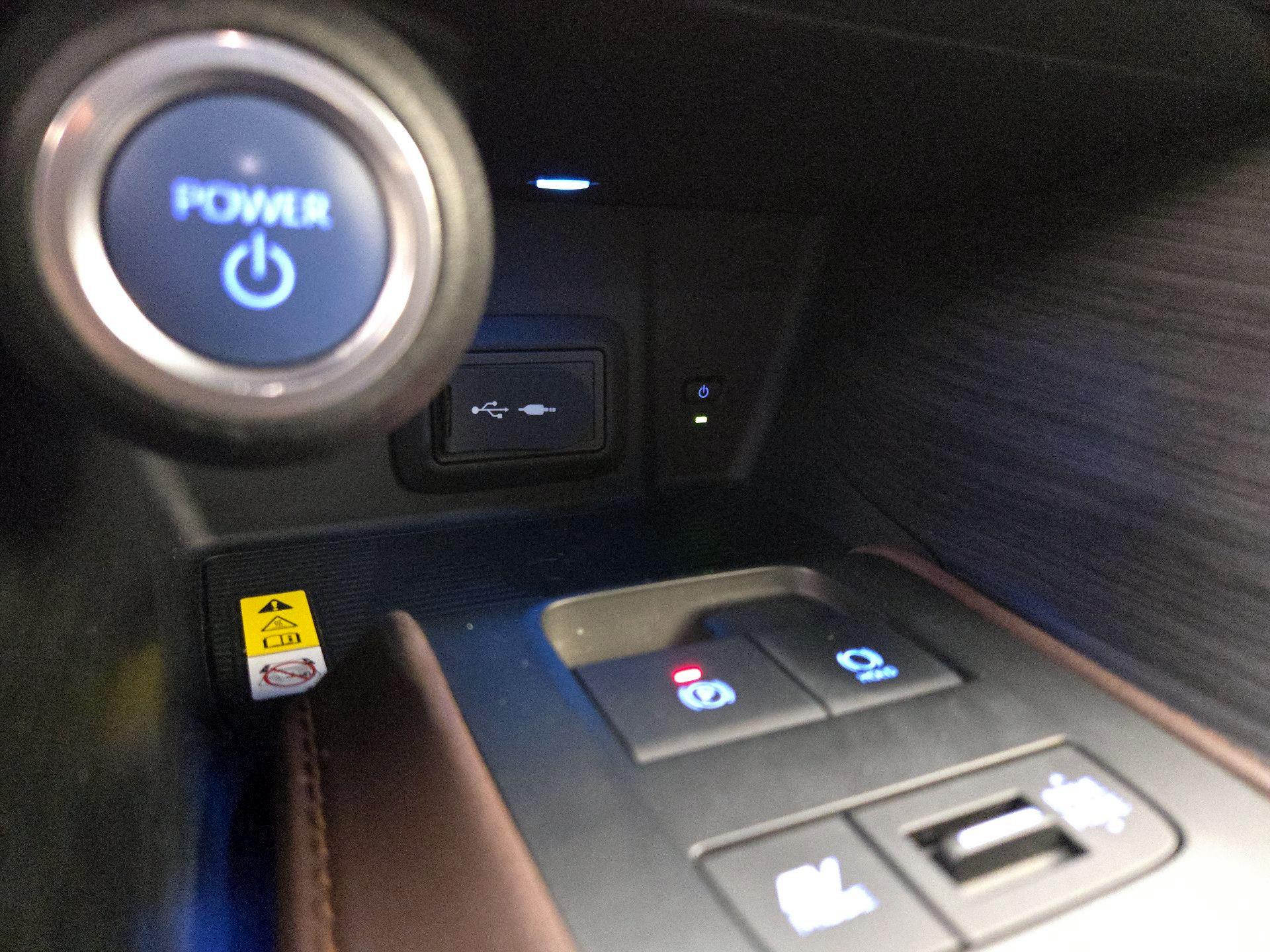 Thumbnail: 2021 Toyota Venza - 18