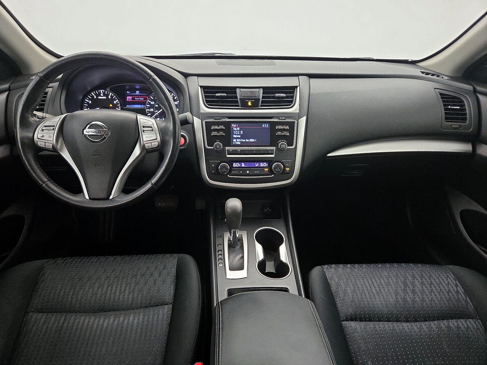 Thumbnail: 2016 Nissan Altima - 9