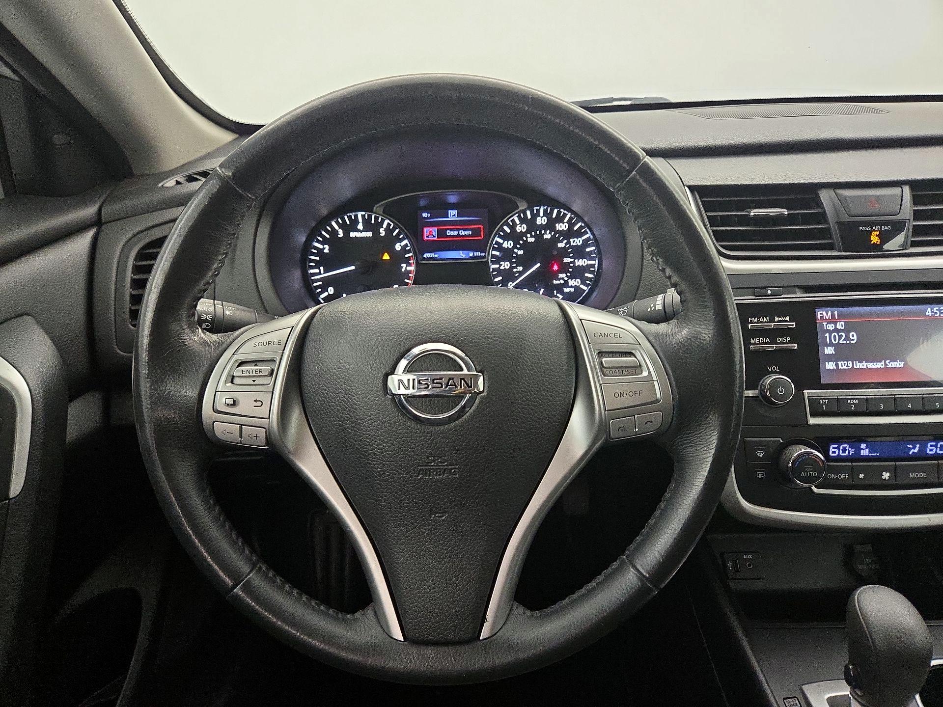 Thumbnail: 2016 Nissan Altima - 10