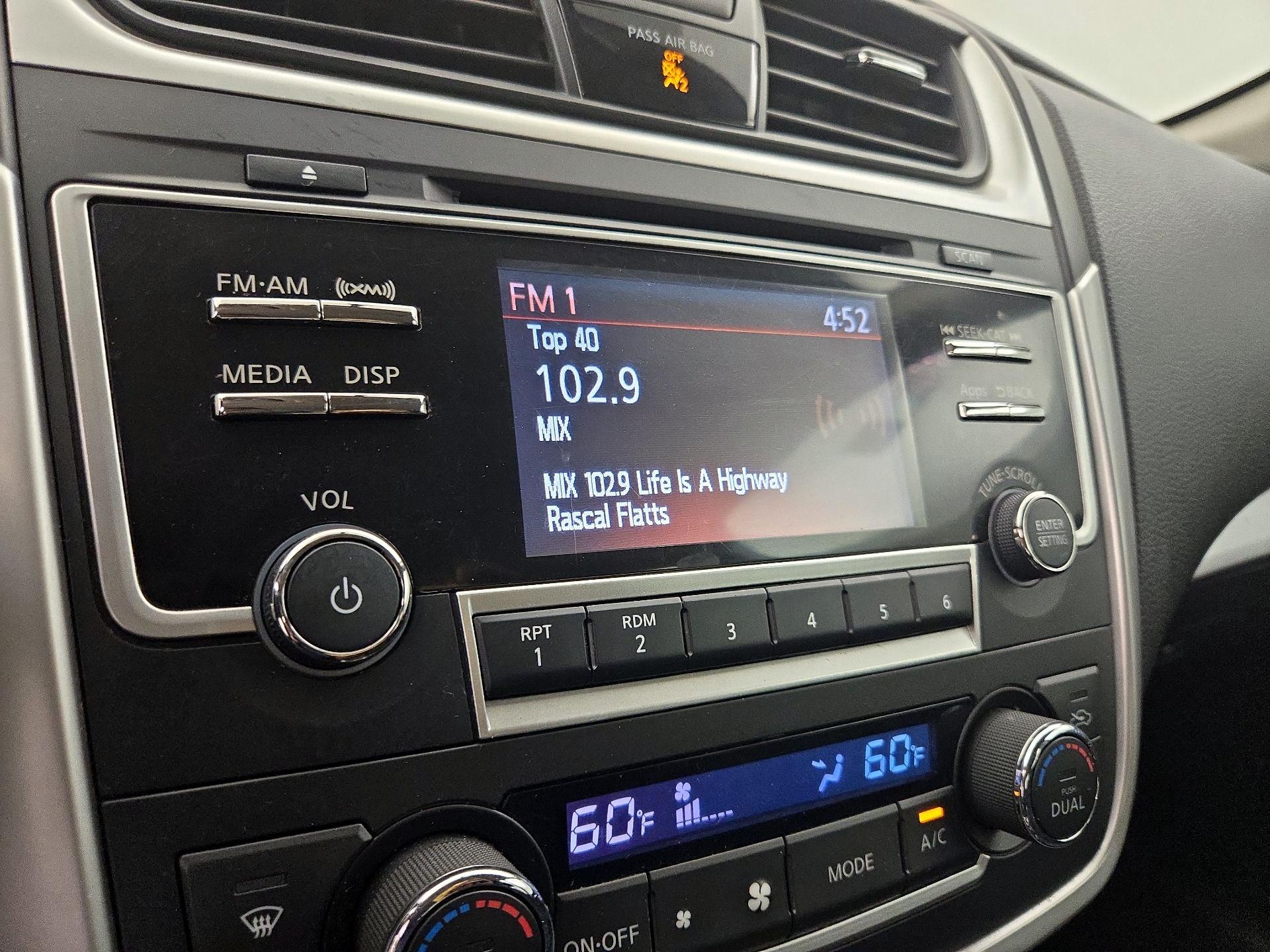 Thumbnail: 2016 Nissan Altima - 15