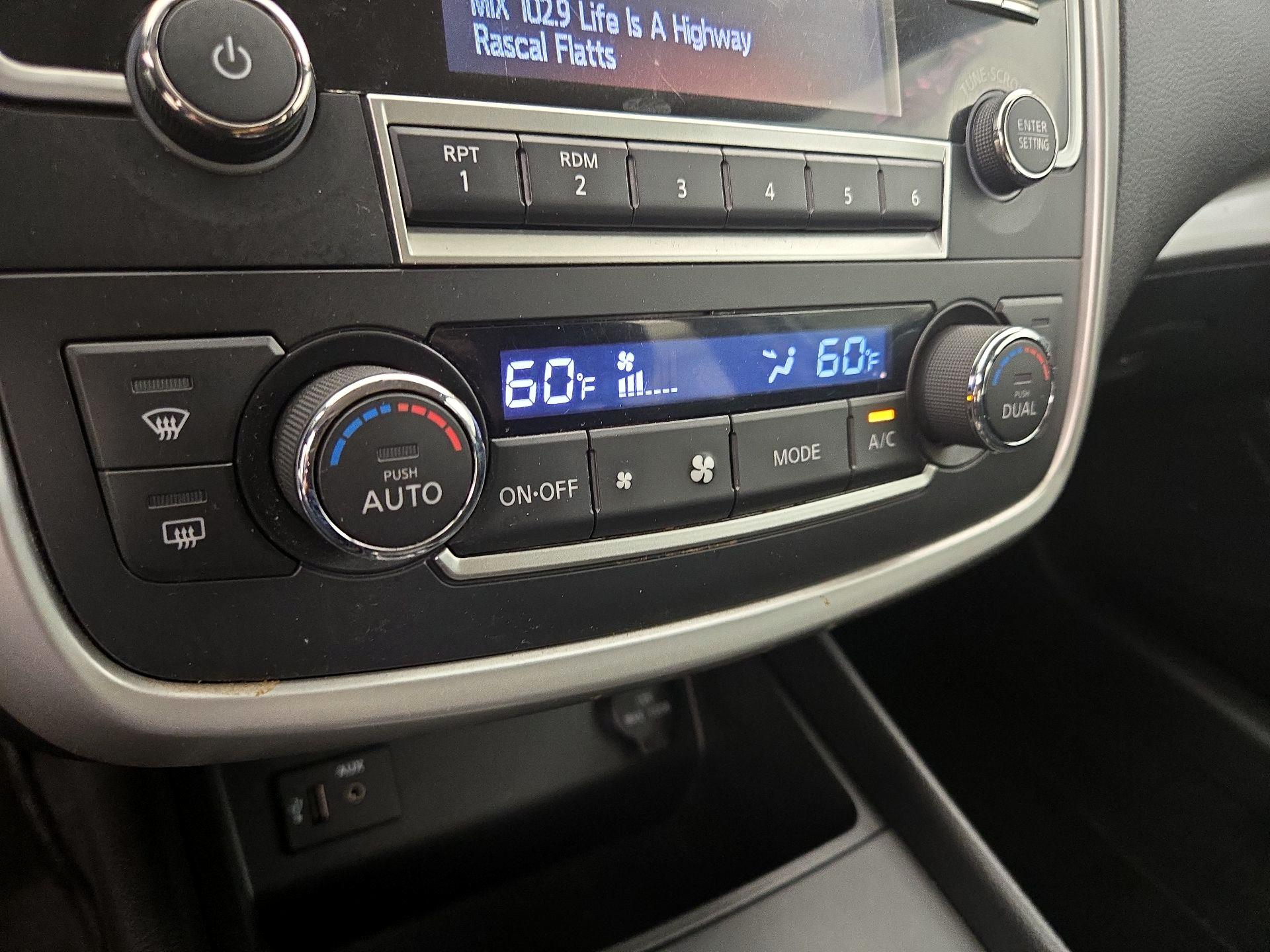 Thumbnail: 2016 Nissan Altima - 16