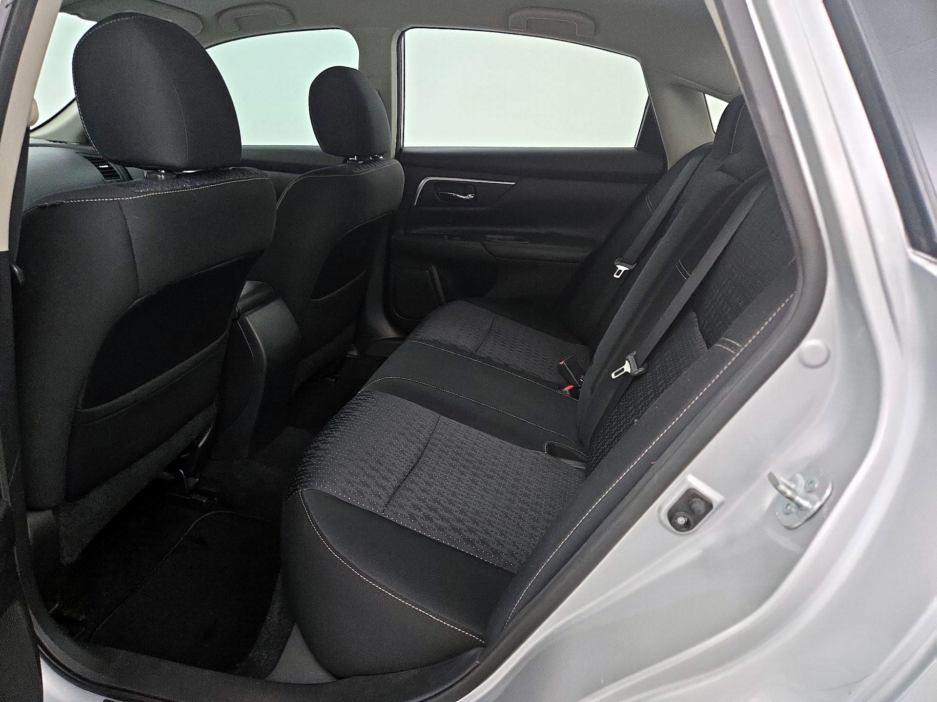 Thumbnail: 2016 Nissan Altima - 19