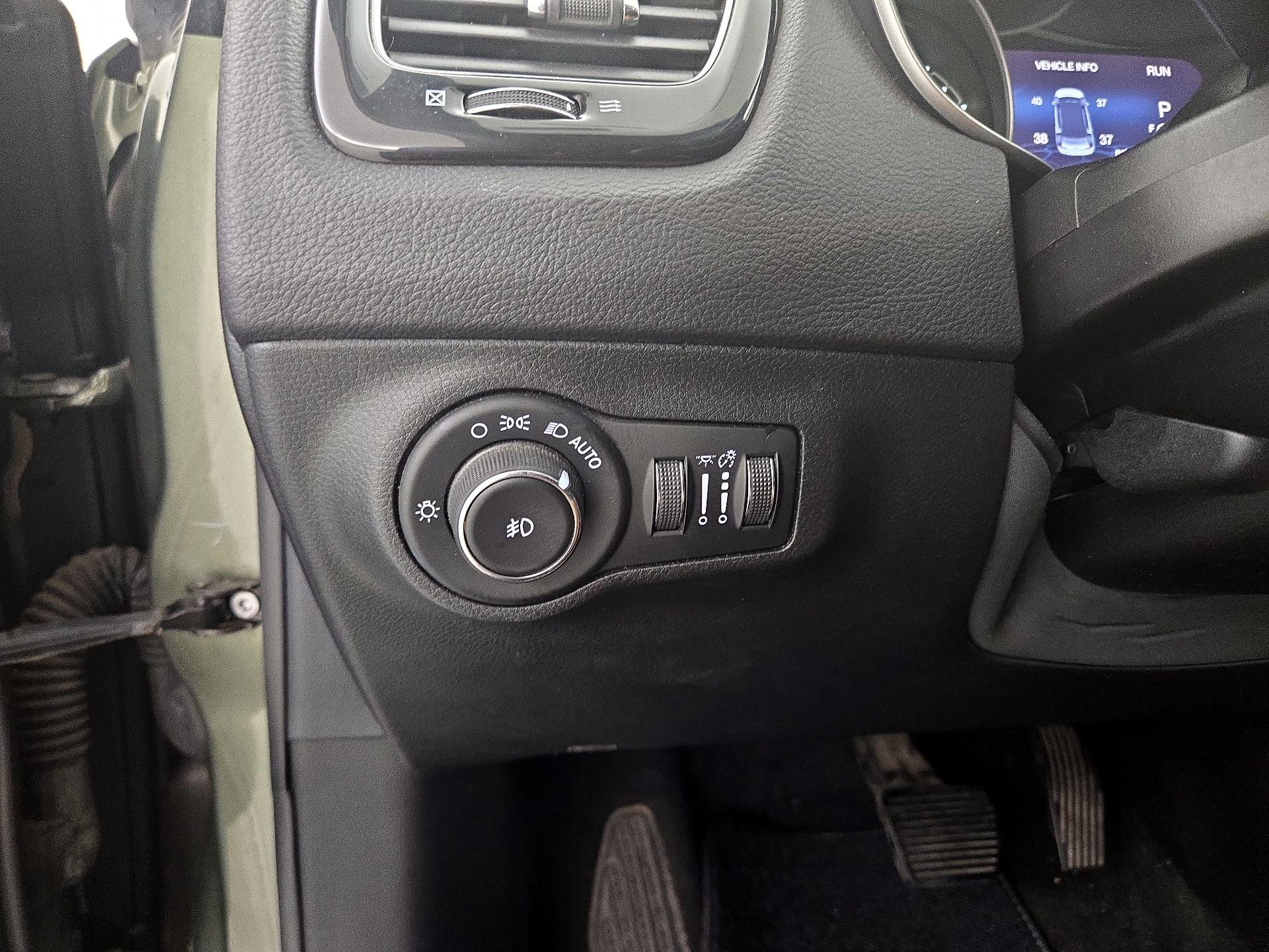 Thumbnail: 2018 Jeep Compass - 13