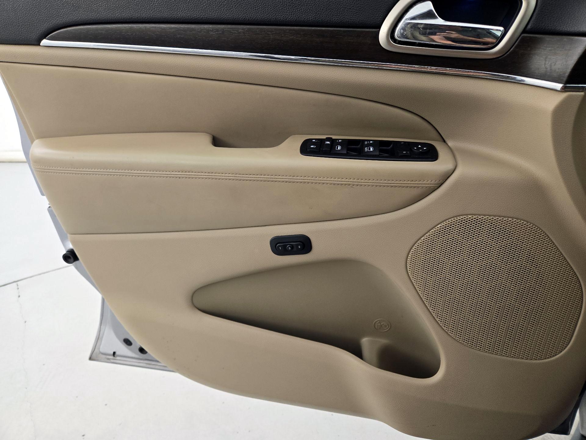Thumbnail: 2014 Jeep Grand Cherokee - 12