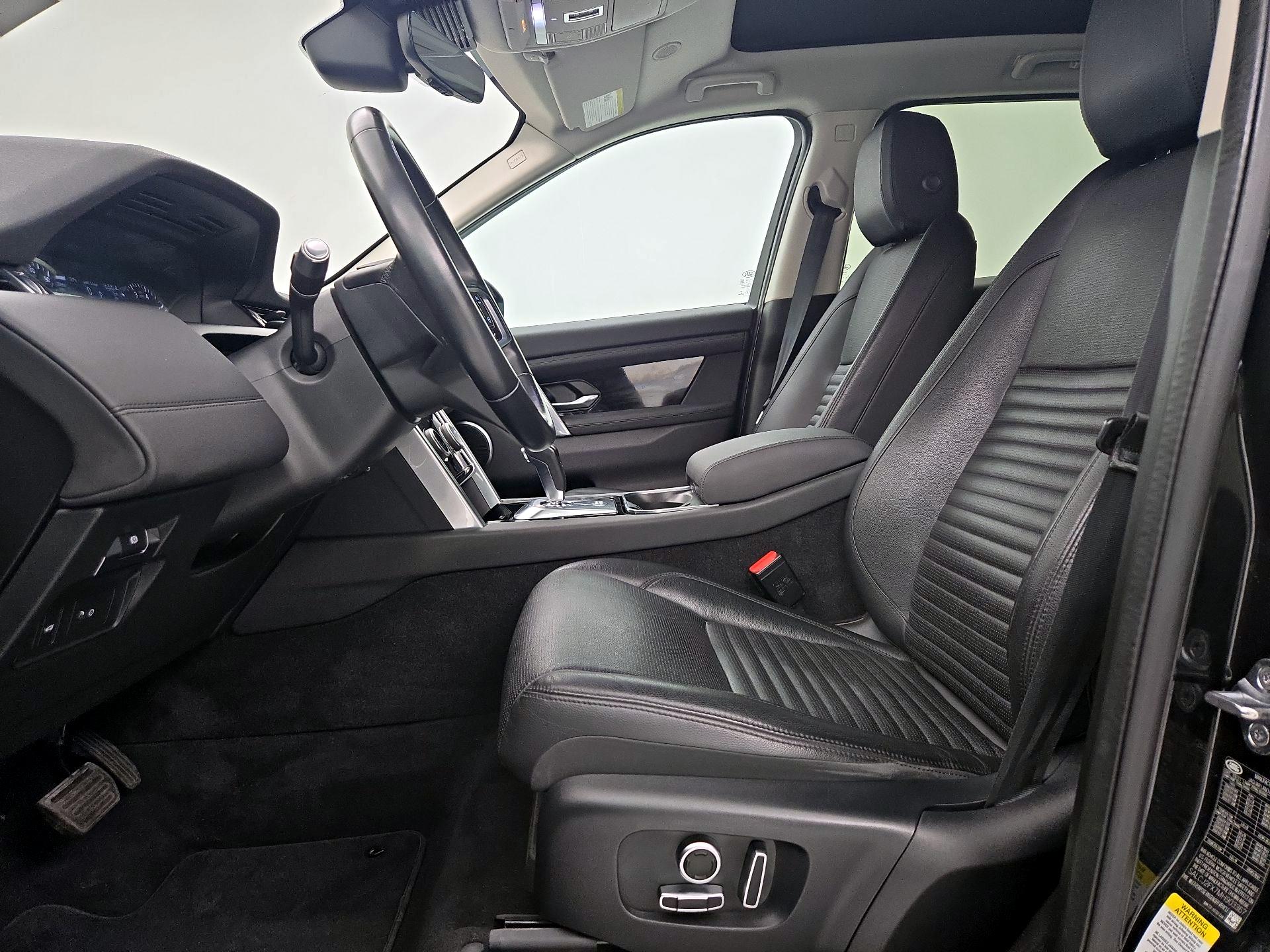 Thumbnail: 2021 Land Rover Discovery Sport - 11
