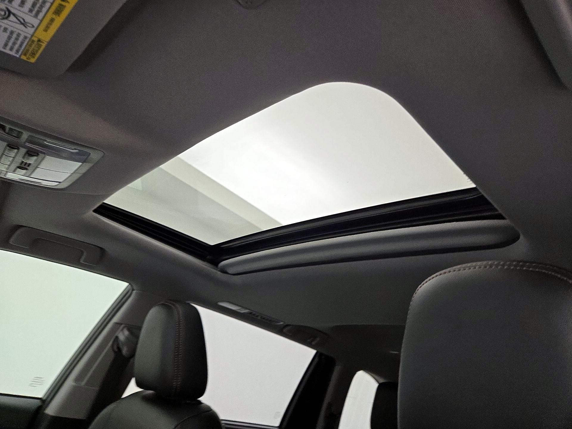 Thumbnail: 2019 Toyota Highlander - 20