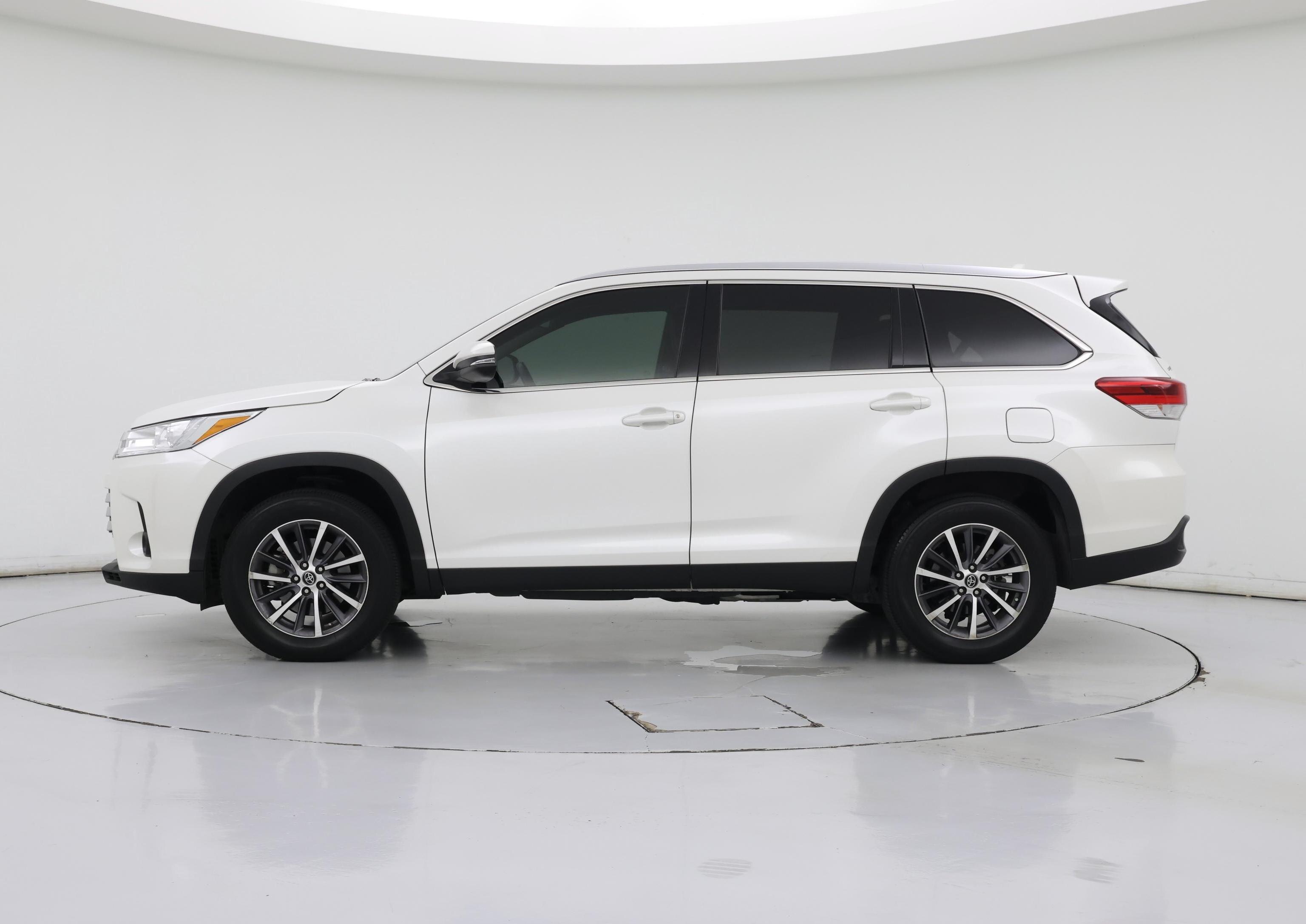 Thumbnail: 2019 Toyota Highlander - 3