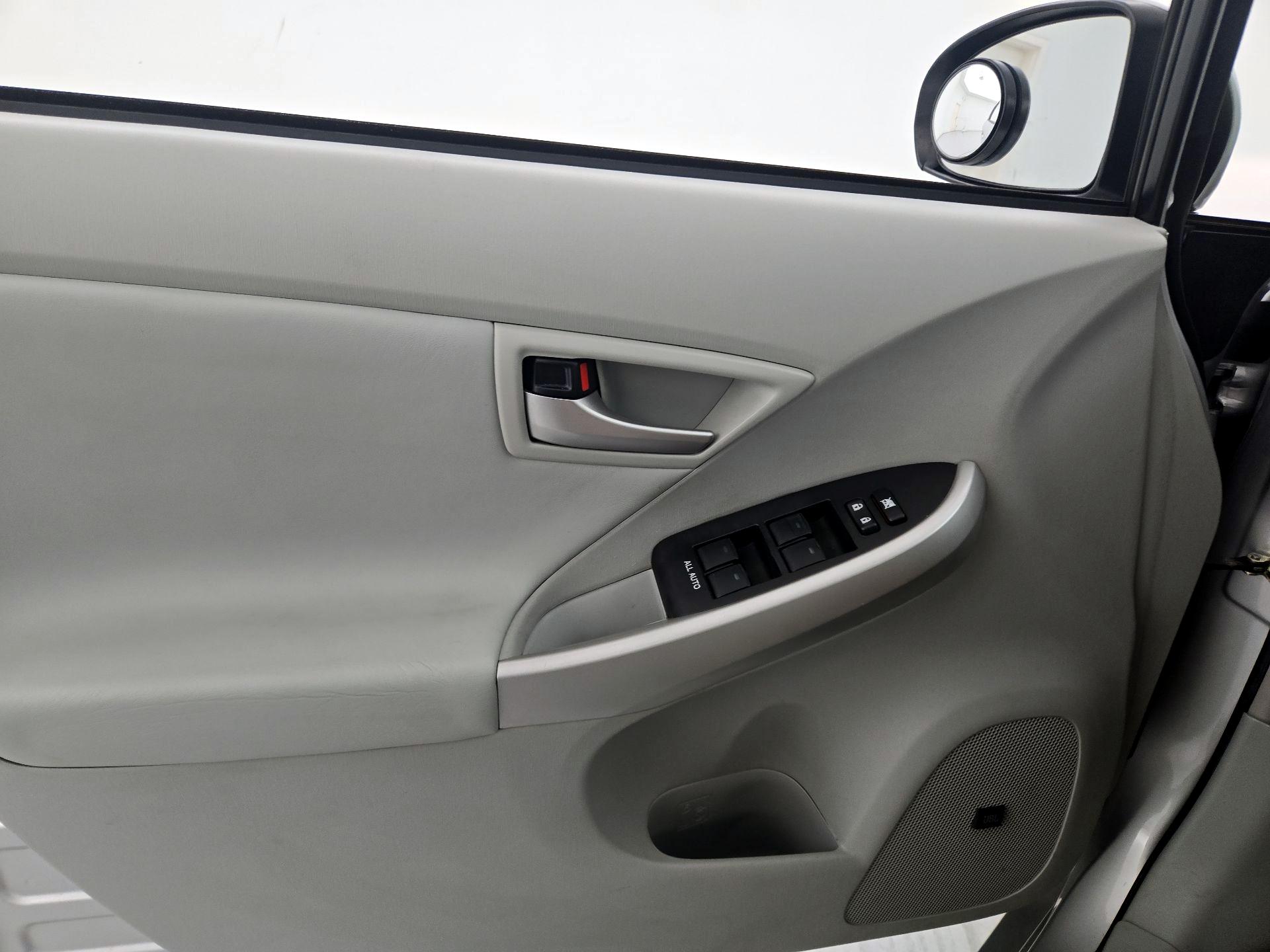 Thumbnail: 2013 Toyota Prius - 12