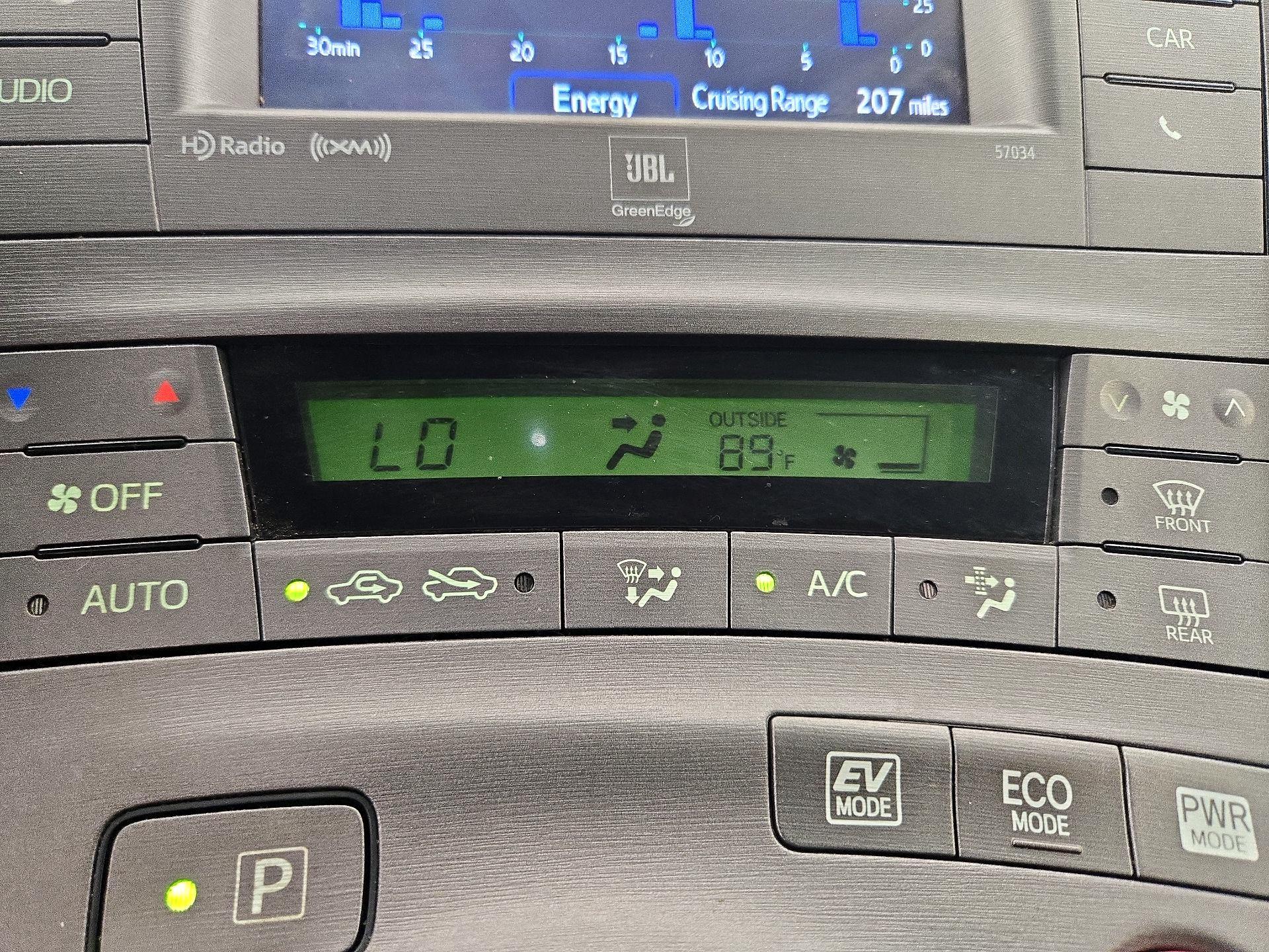 Thumbnail: 2013 Toyota Prius - 17