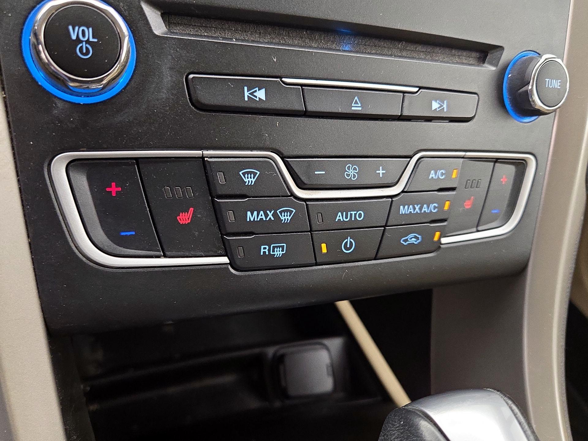 Thumbnail: 2016 Ford Fusion - 17