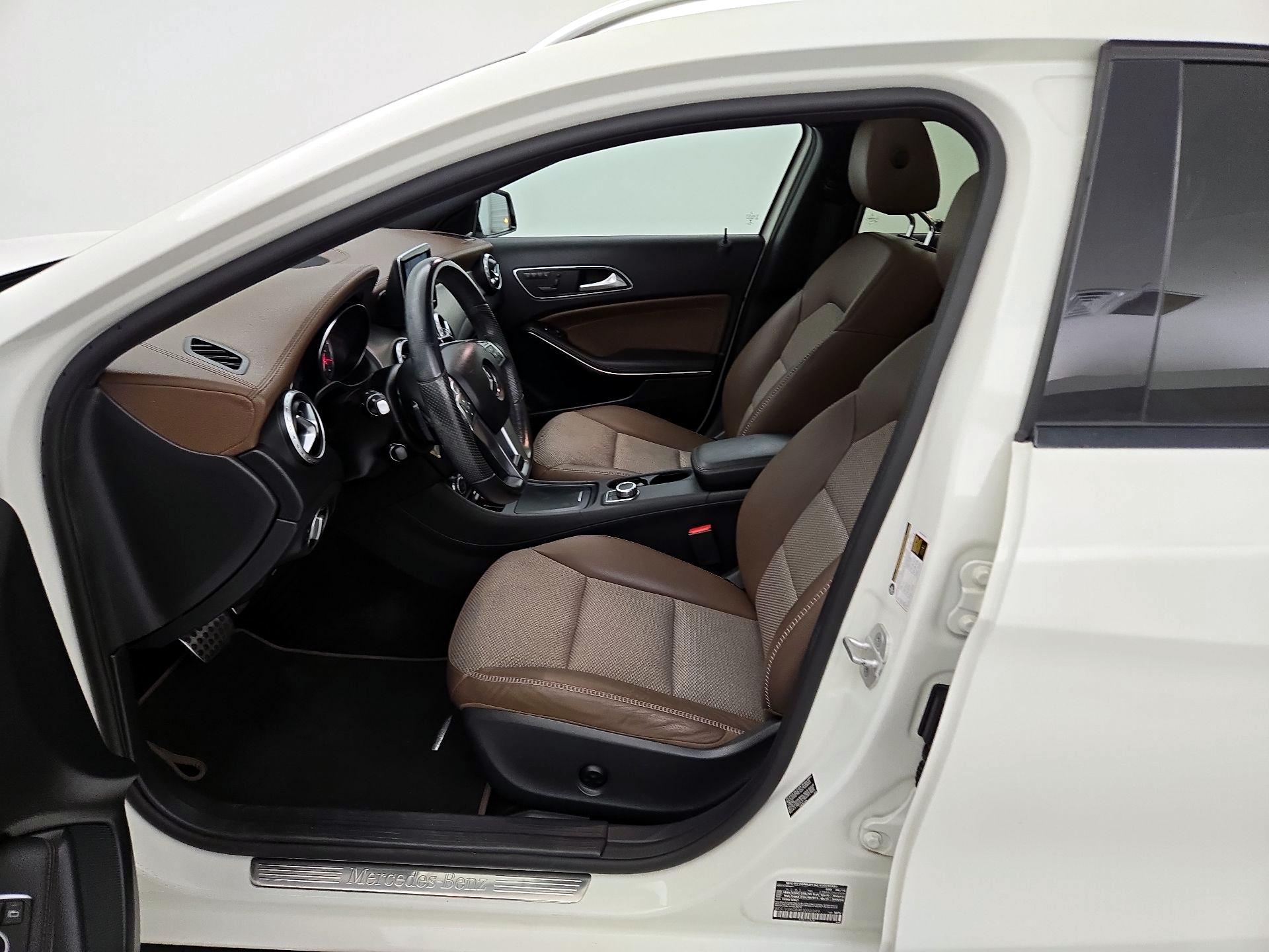 Thumbnail: 2015 Mercedes-Benz GLA - 11