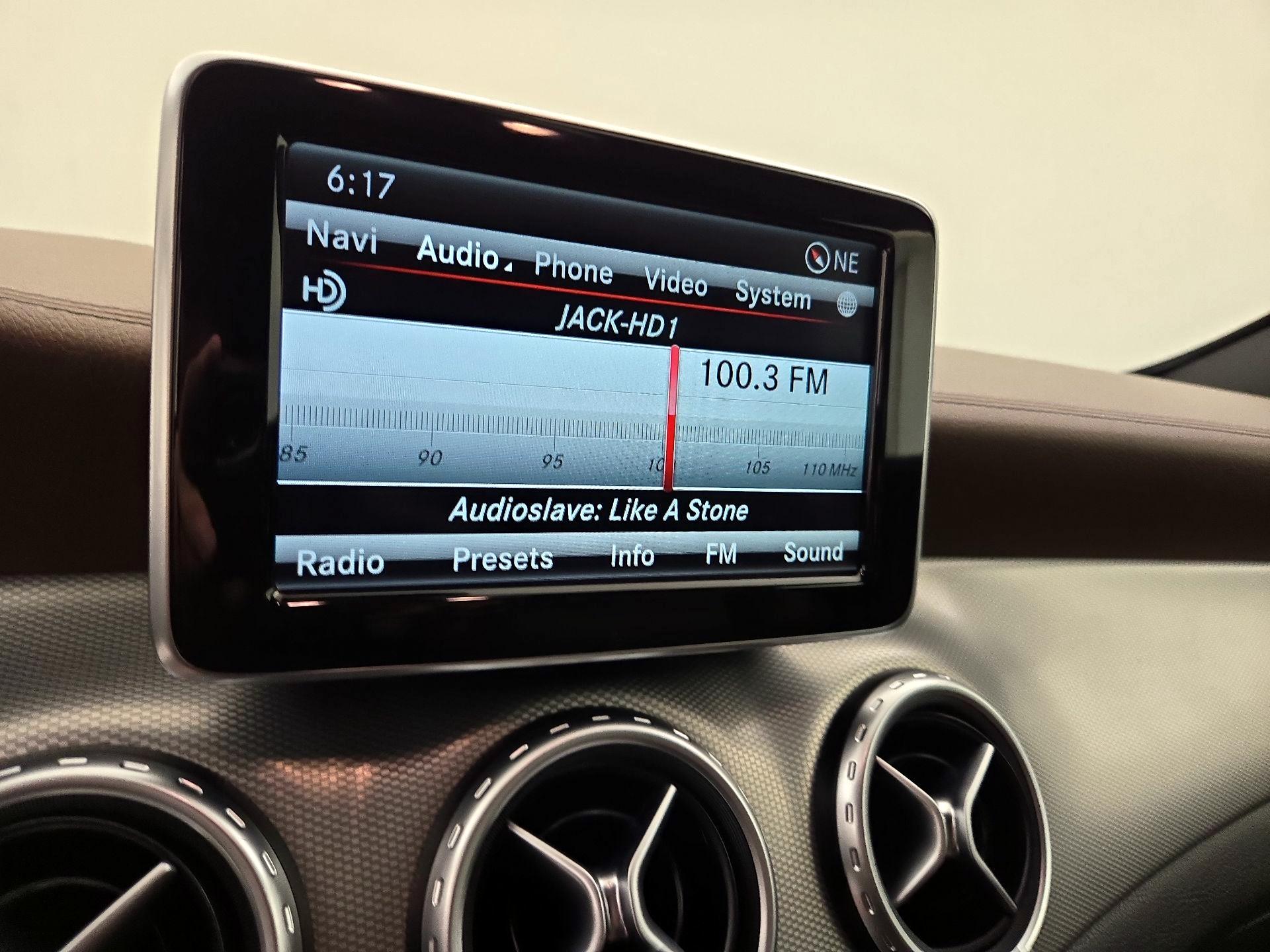Thumbnail: 2015 Mercedes-Benz GLA - 16