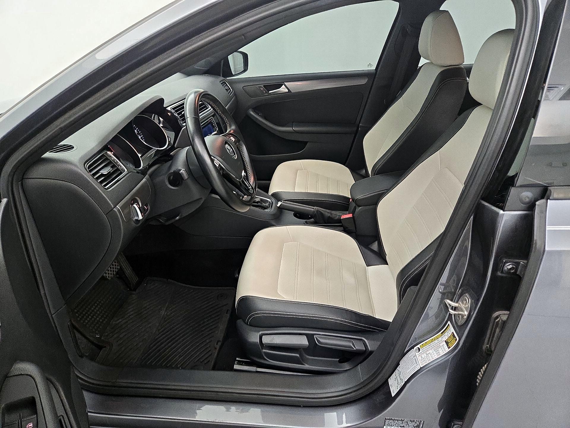 Thumbnail: 2016 Volkswagen Jetta - 11