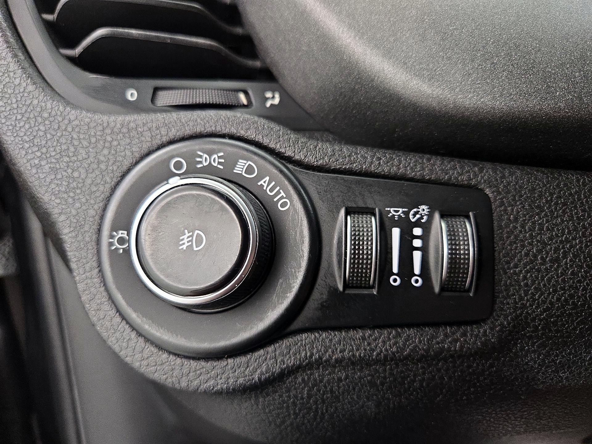 Thumbnail: 2016 Fiat 500X - 13