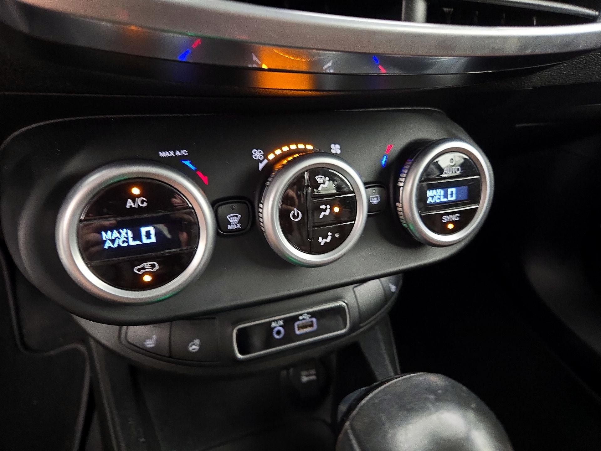 Thumbnail: 2016 Fiat 500X - 17