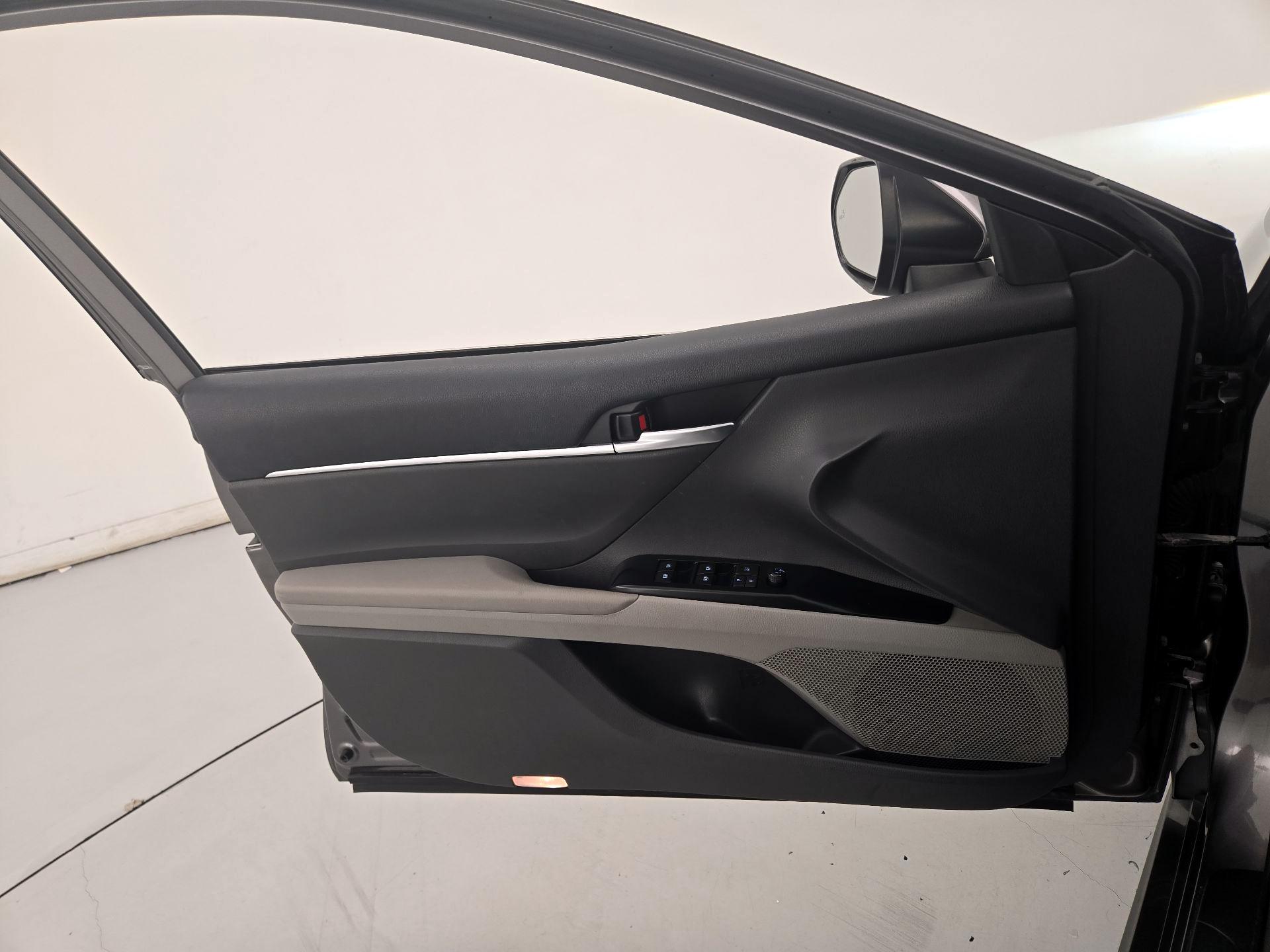 Thumbnail: 2018 Toyota Camry - 12
