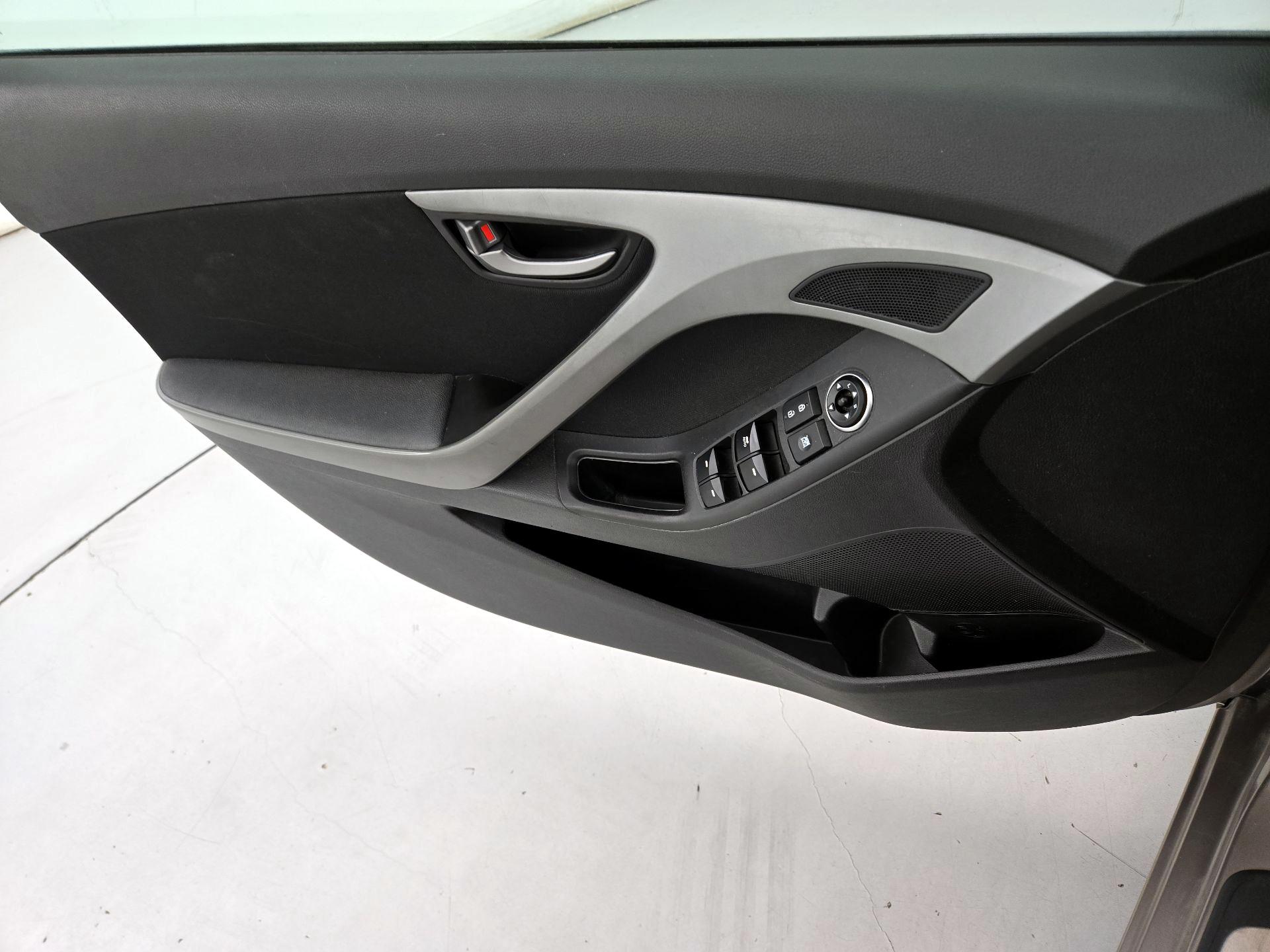 Thumbnail: 2016 Hyundai Elantra - 12