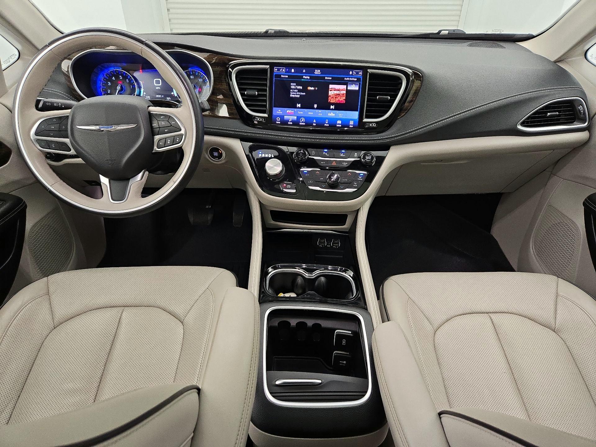 Thumbnail: 2021 Chrysler Pacifica - 9