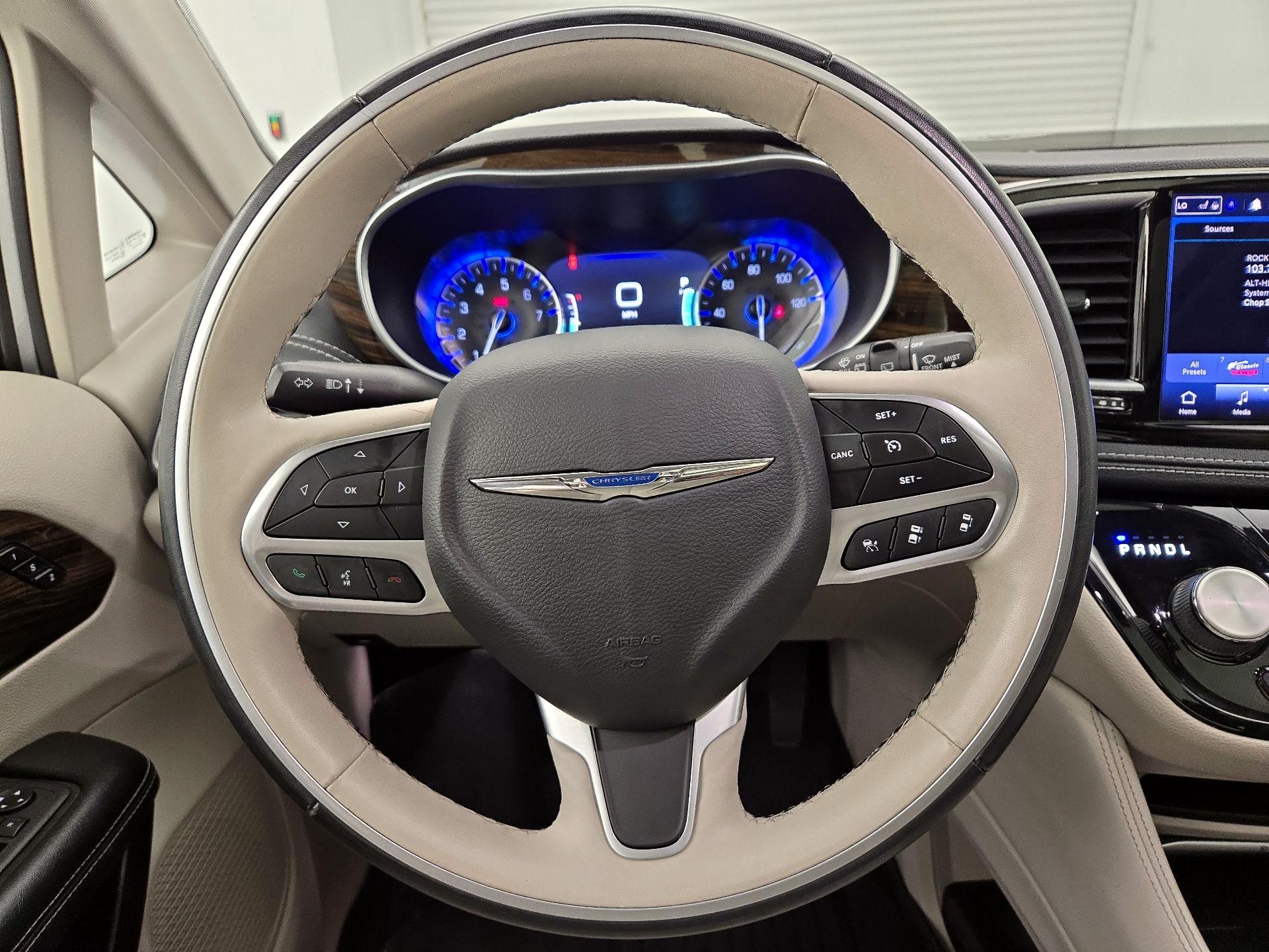 Thumbnail: 2021 Chrysler Pacifica - 10