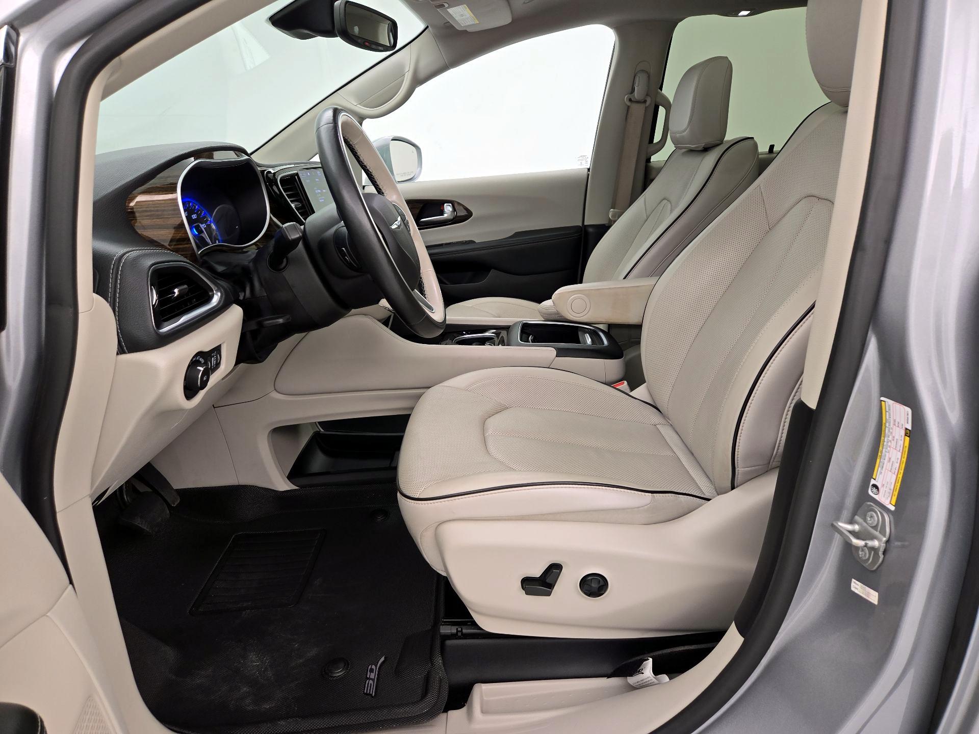 Thumbnail: 2021 Chrysler Pacifica - 11