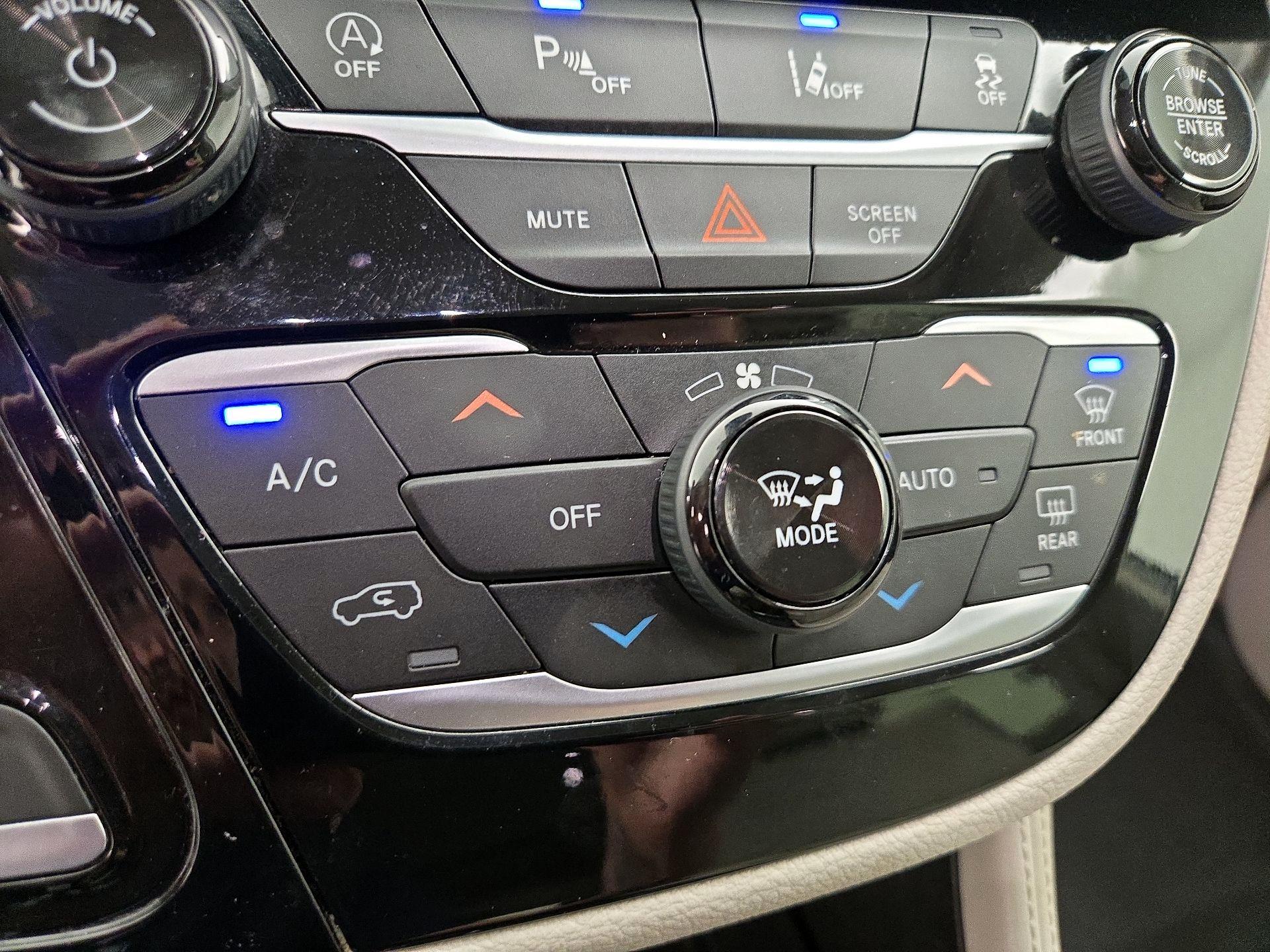 Thumbnail: 2021 Chrysler Pacifica - 17