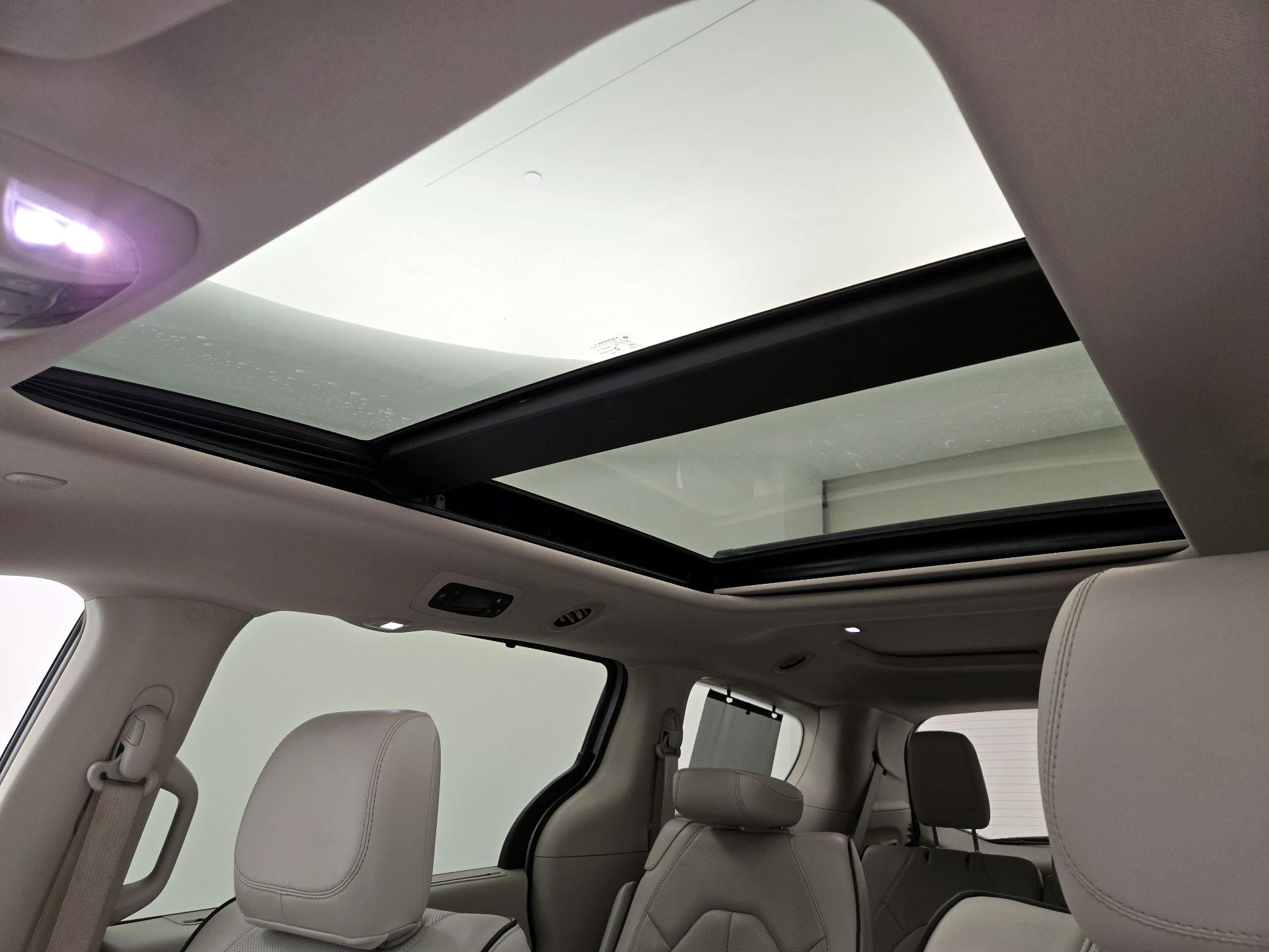 Thumbnail: 2021 Chrysler Pacifica - 20