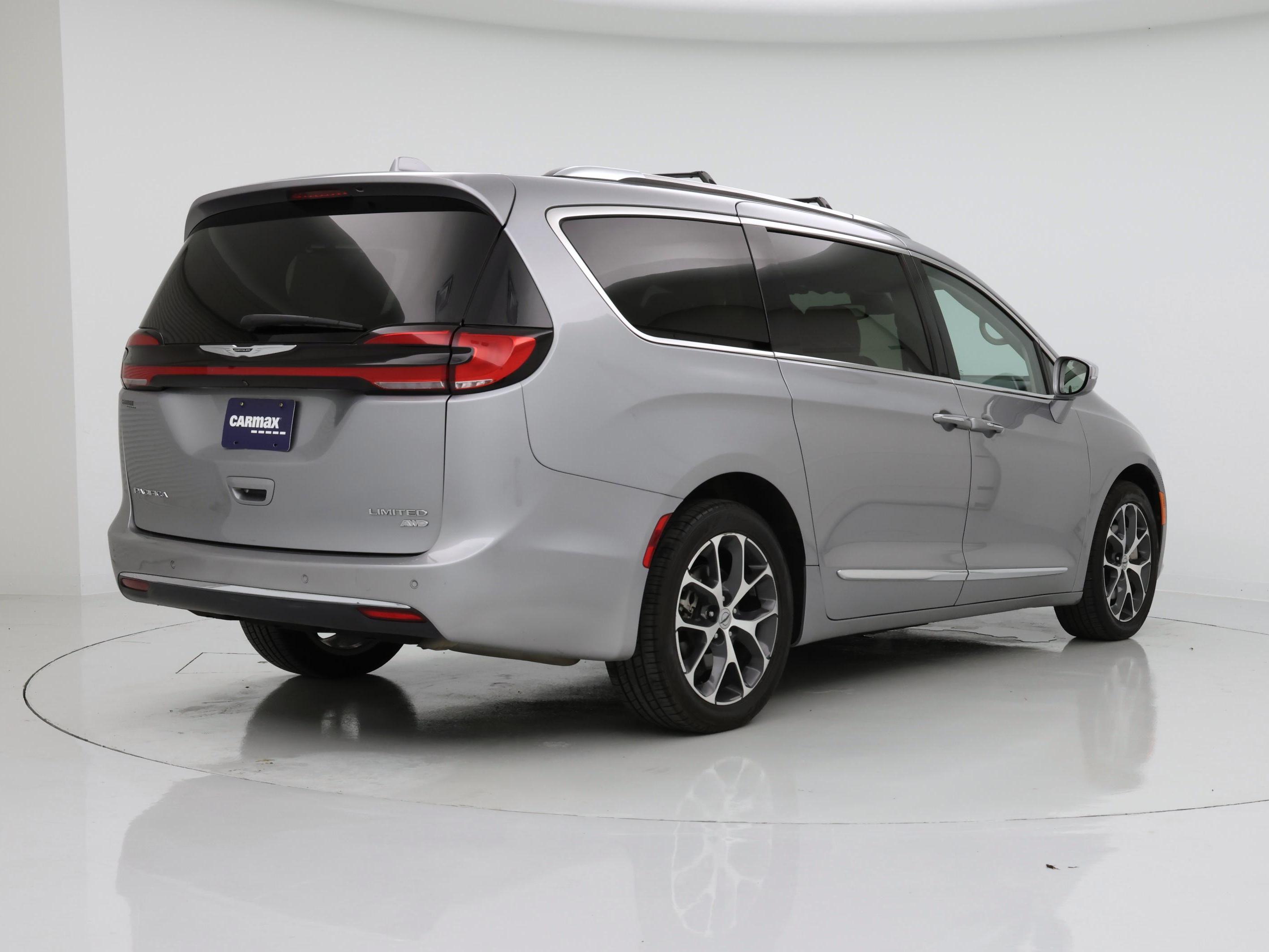 Thumbnail: 2021 Chrysler Pacifica - 8