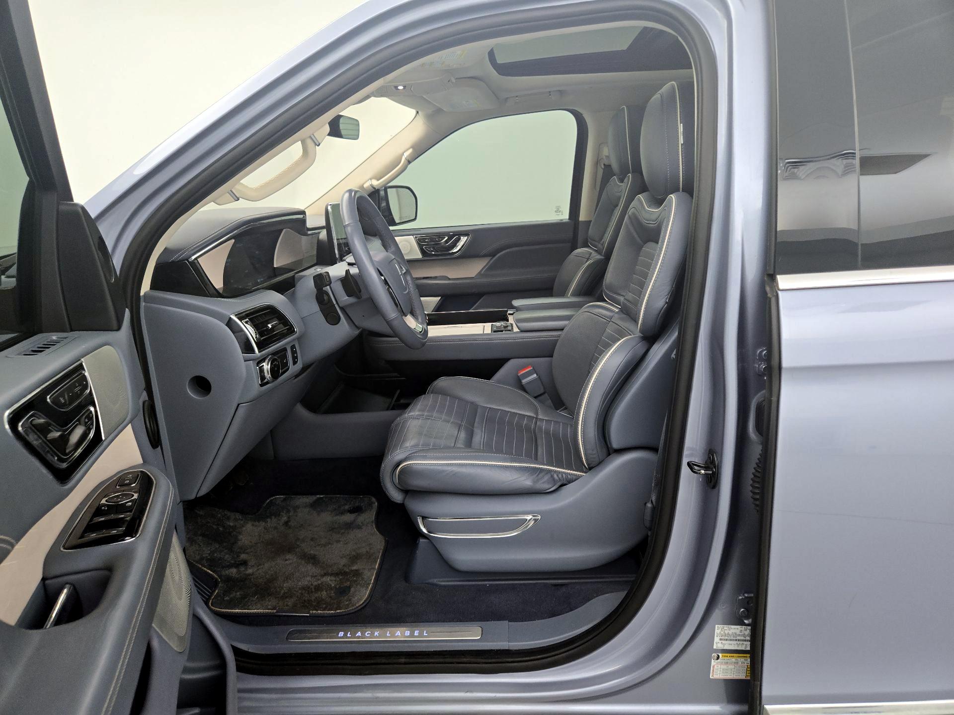 Thumbnail: 2020 Lincoln Navigator - 11