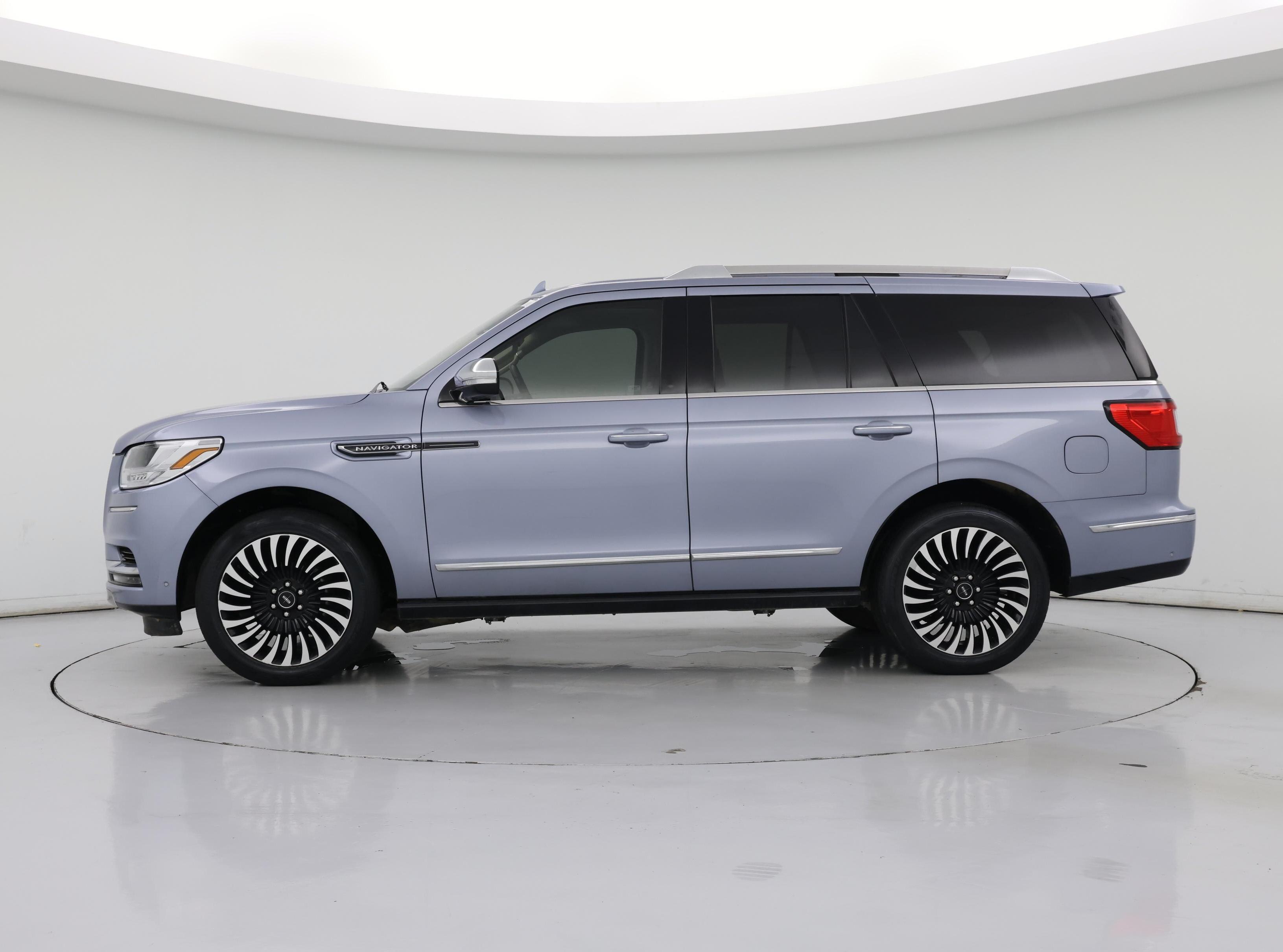 Thumbnail: 2020 Lincoln Navigator - 3