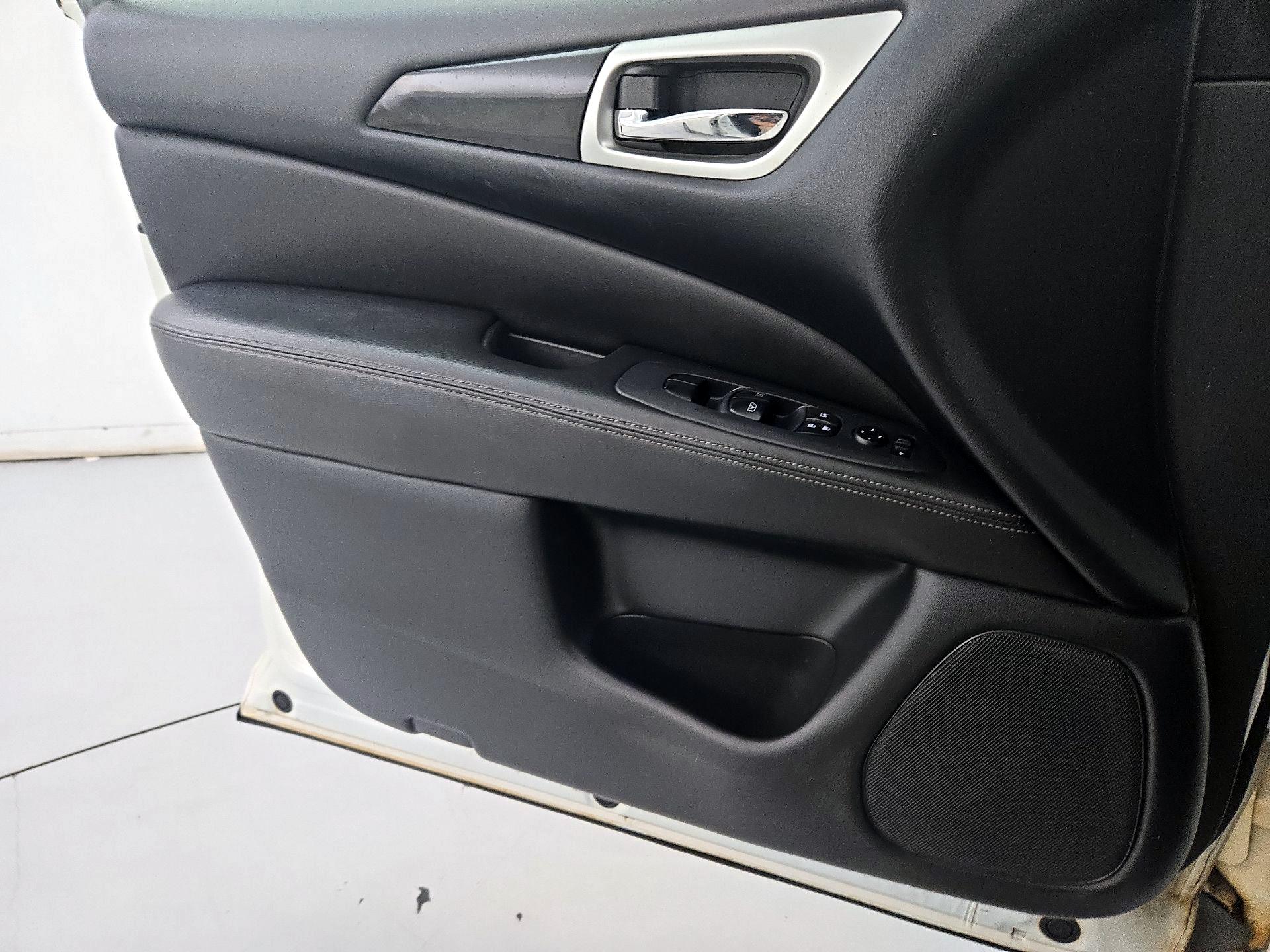 Thumbnail: 2019 Nissan Pathfinder - 12