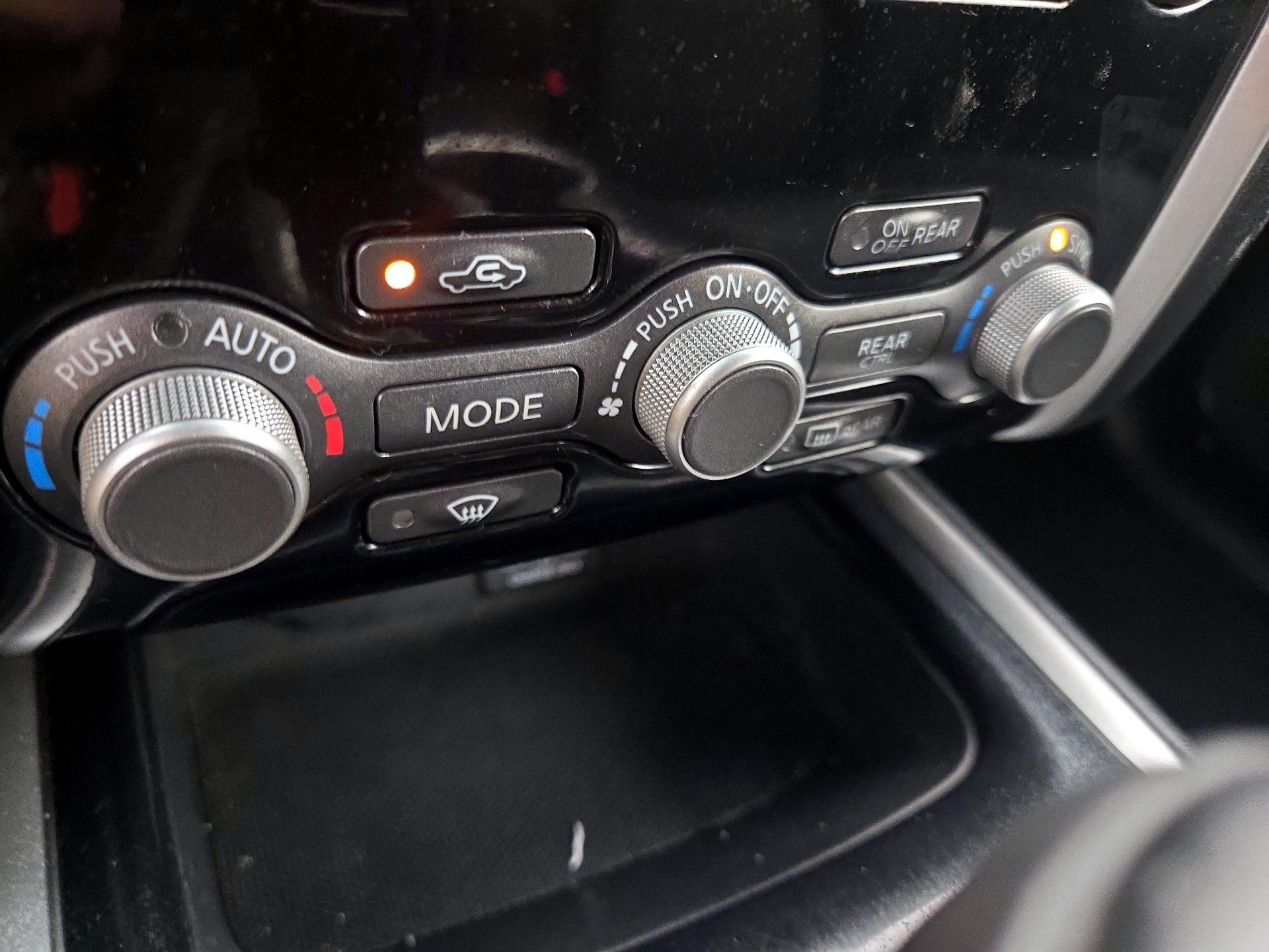 Thumbnail: 2019 Nissan Pathfinder - 16