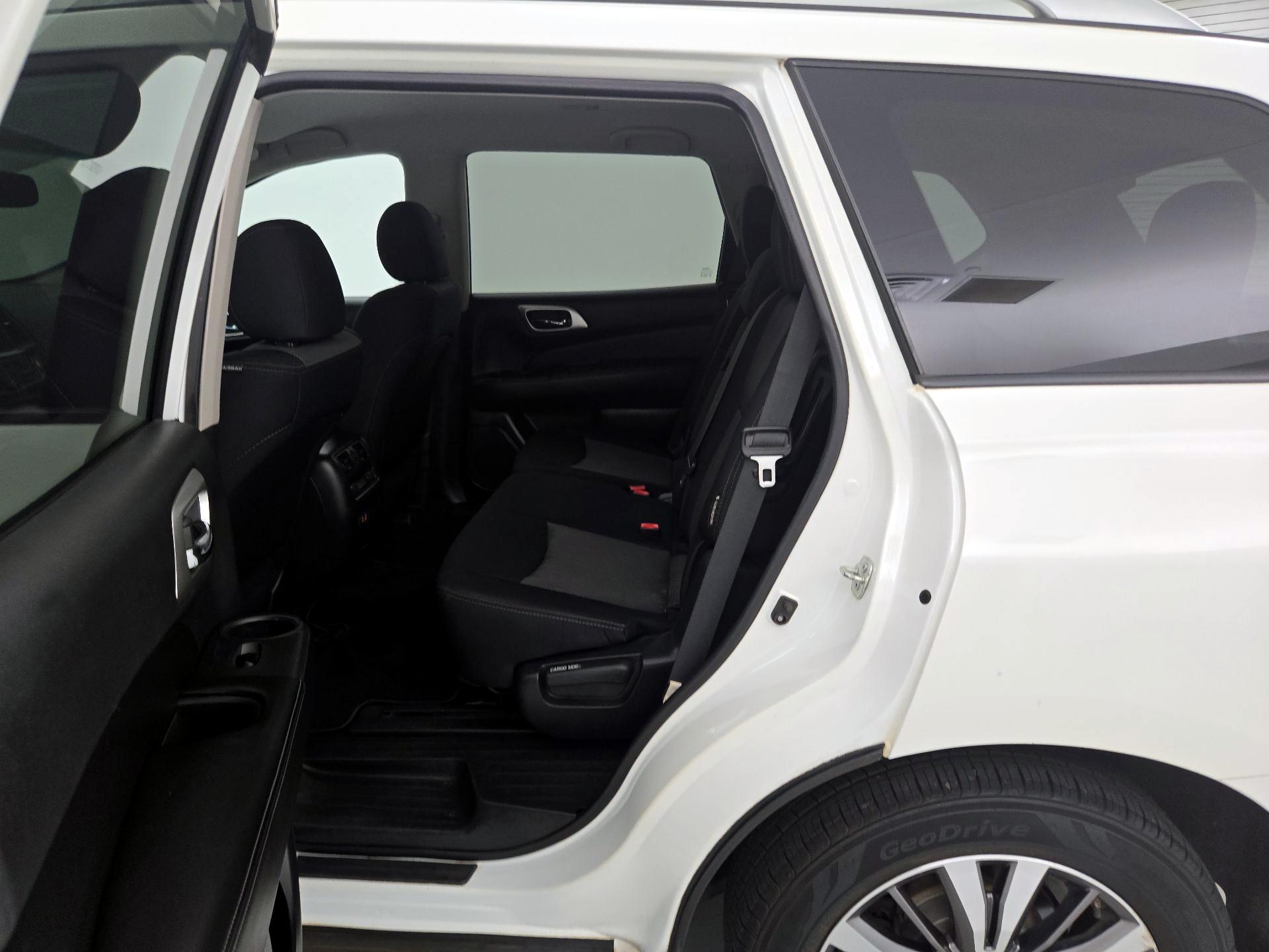 Thumbnail: 2019 Nissan Pathfinder - 19