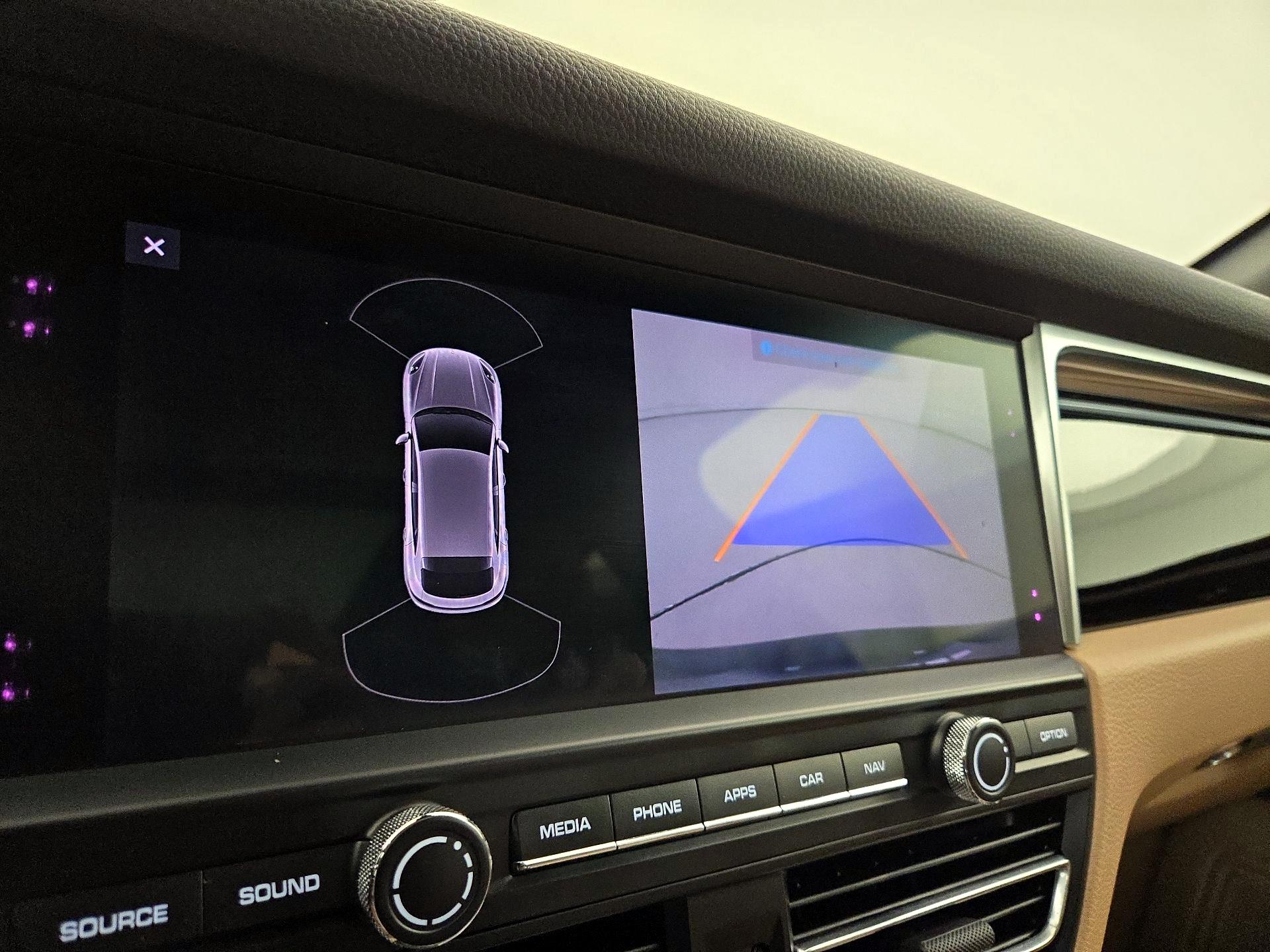 Thumbnail: 2020 Porsche Macan - 15