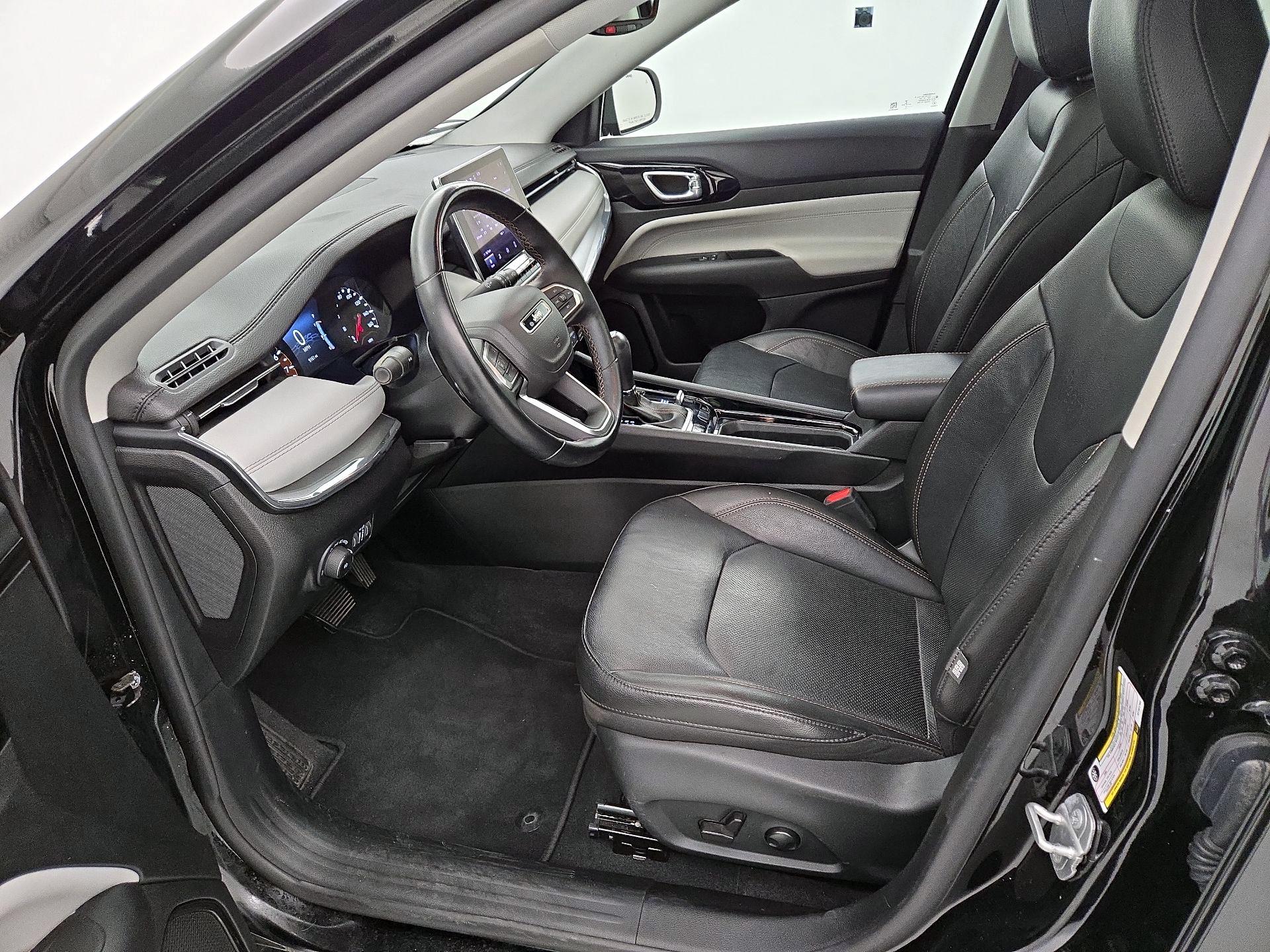 Thumbnail: 2022 Jeep Compass - 11