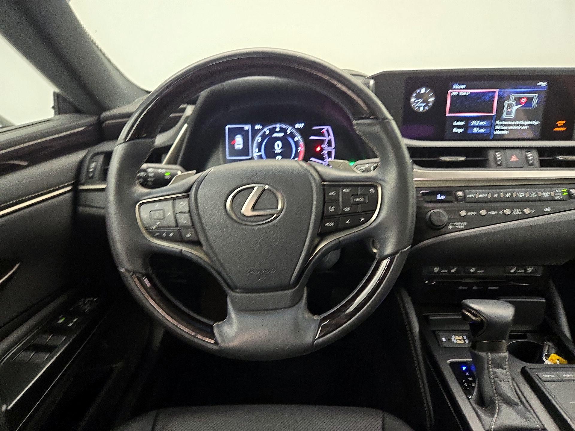 Thumbnail: 2020 Lexus ES - 10