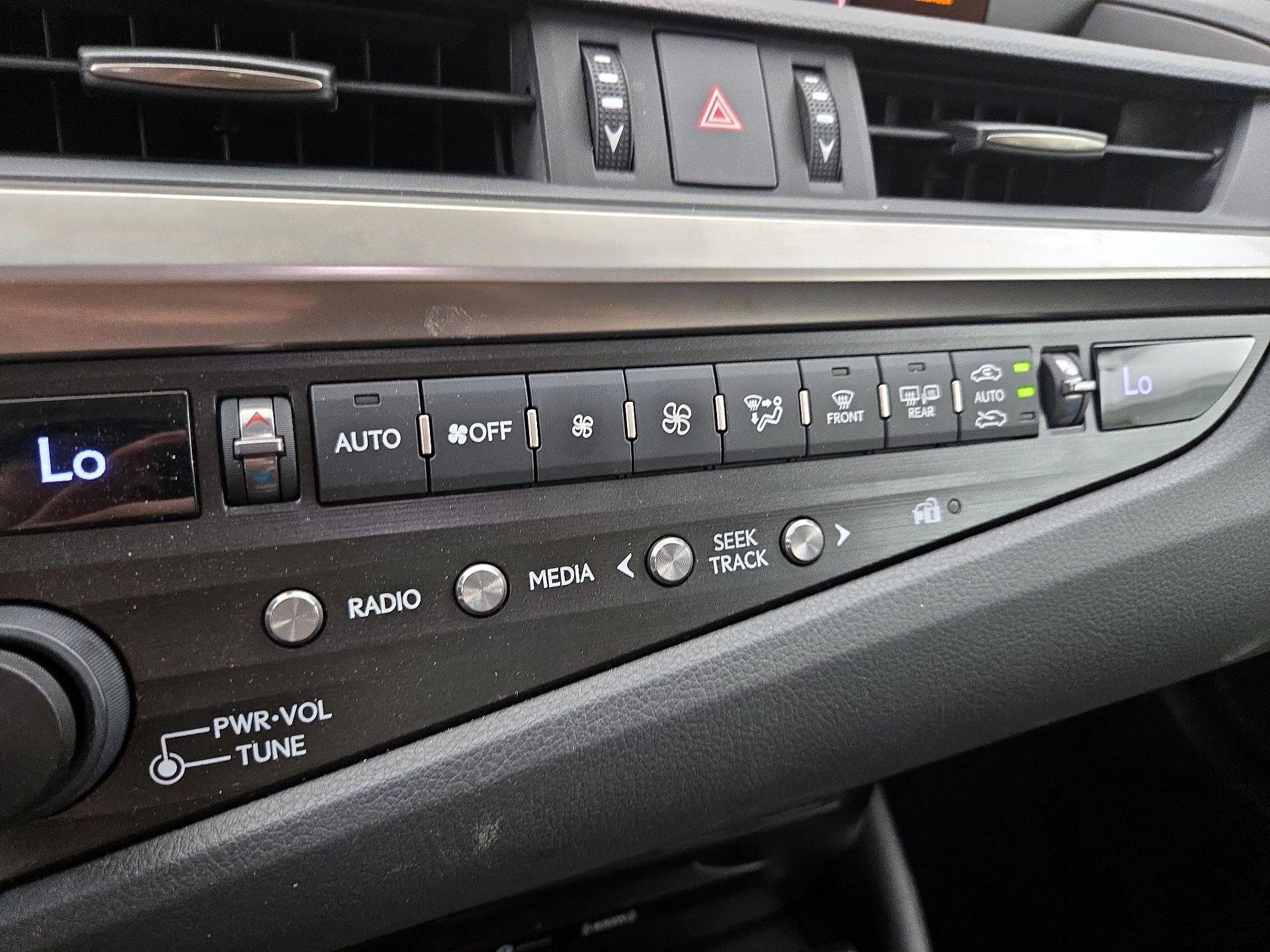Thumbnail: 2020 Lexus ES - 15