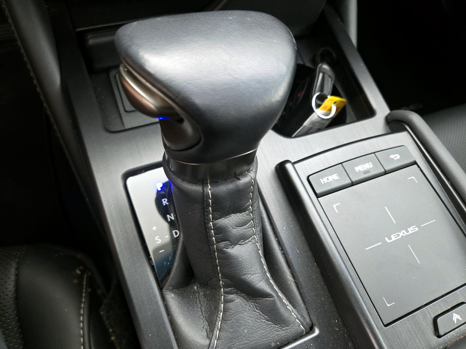 Thumbnail: 2020 Lexus ES - 16