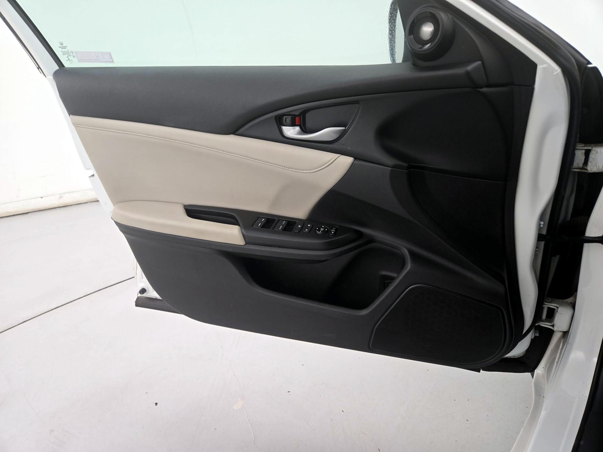 Thumbnail: 2020 Honda Insight - 12