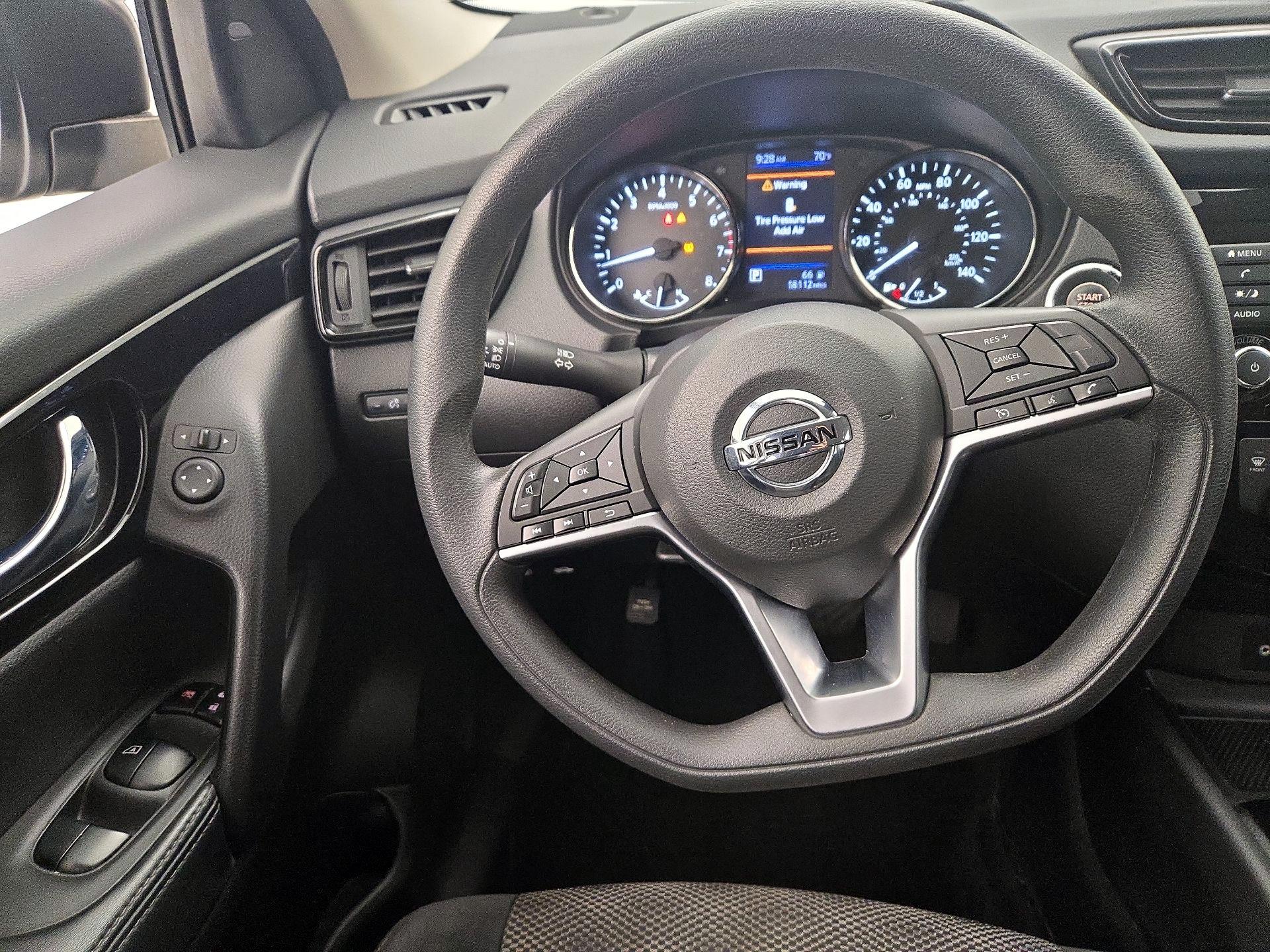 Thumbnail: 2020 Nissan Rogue Sport - 10