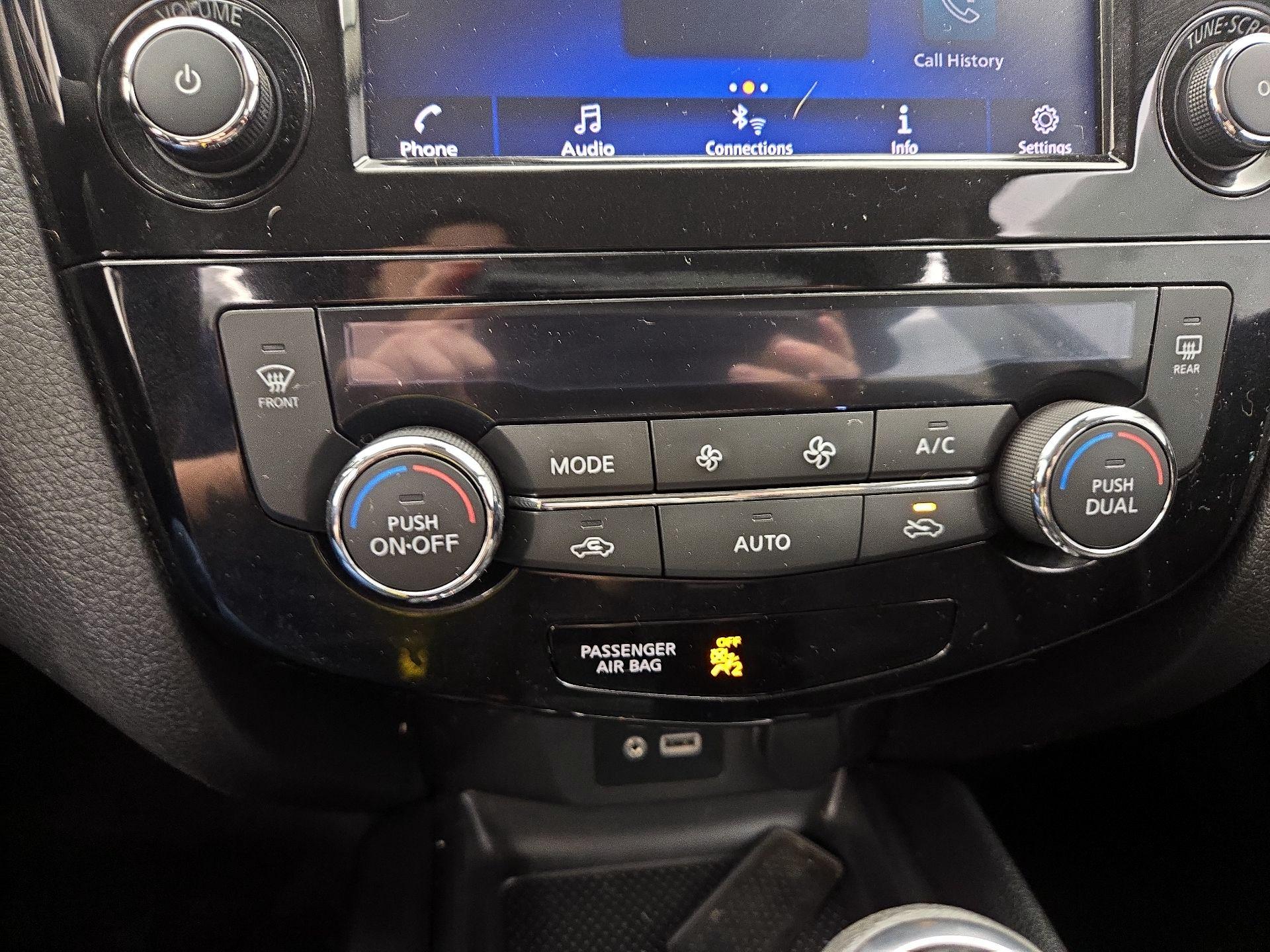Thumbnail: 2020 Nissan Rogue Sport - 16