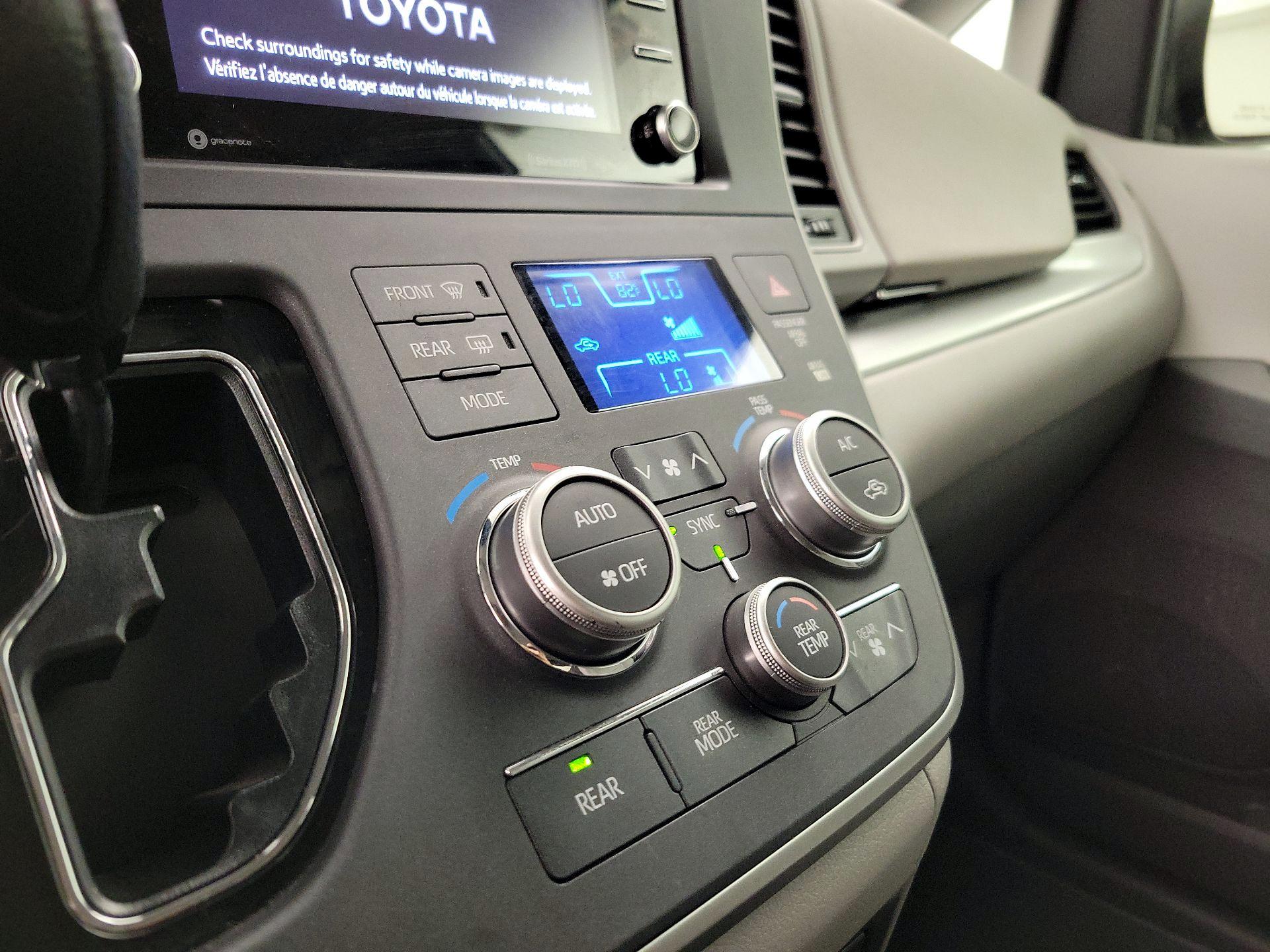 Thumbnail: 2020 Toyota Sienna - 16