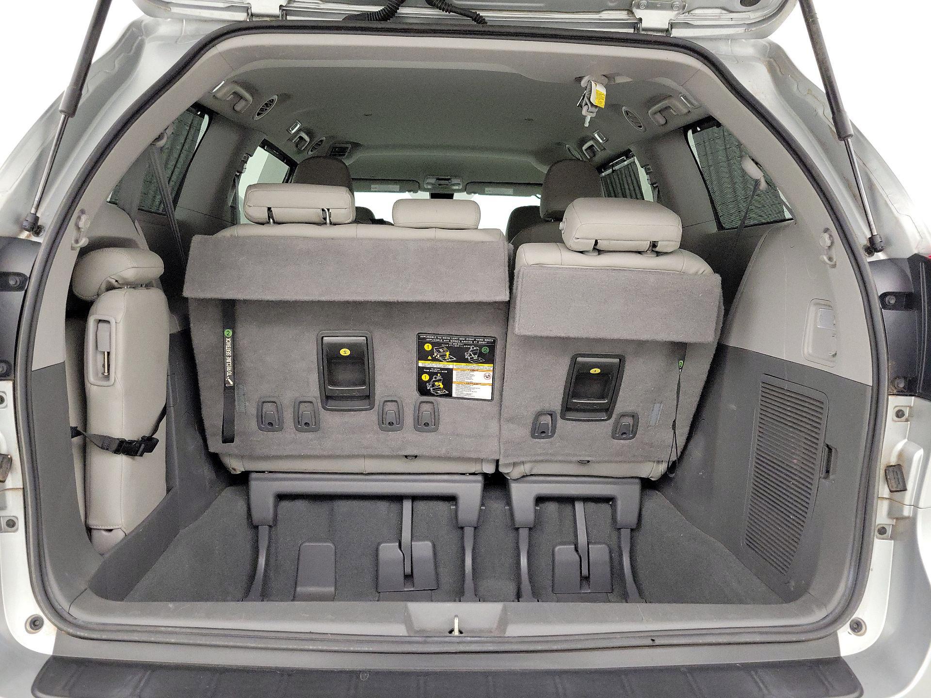 Thumbnail: 2020 Toyota Sienna - 19