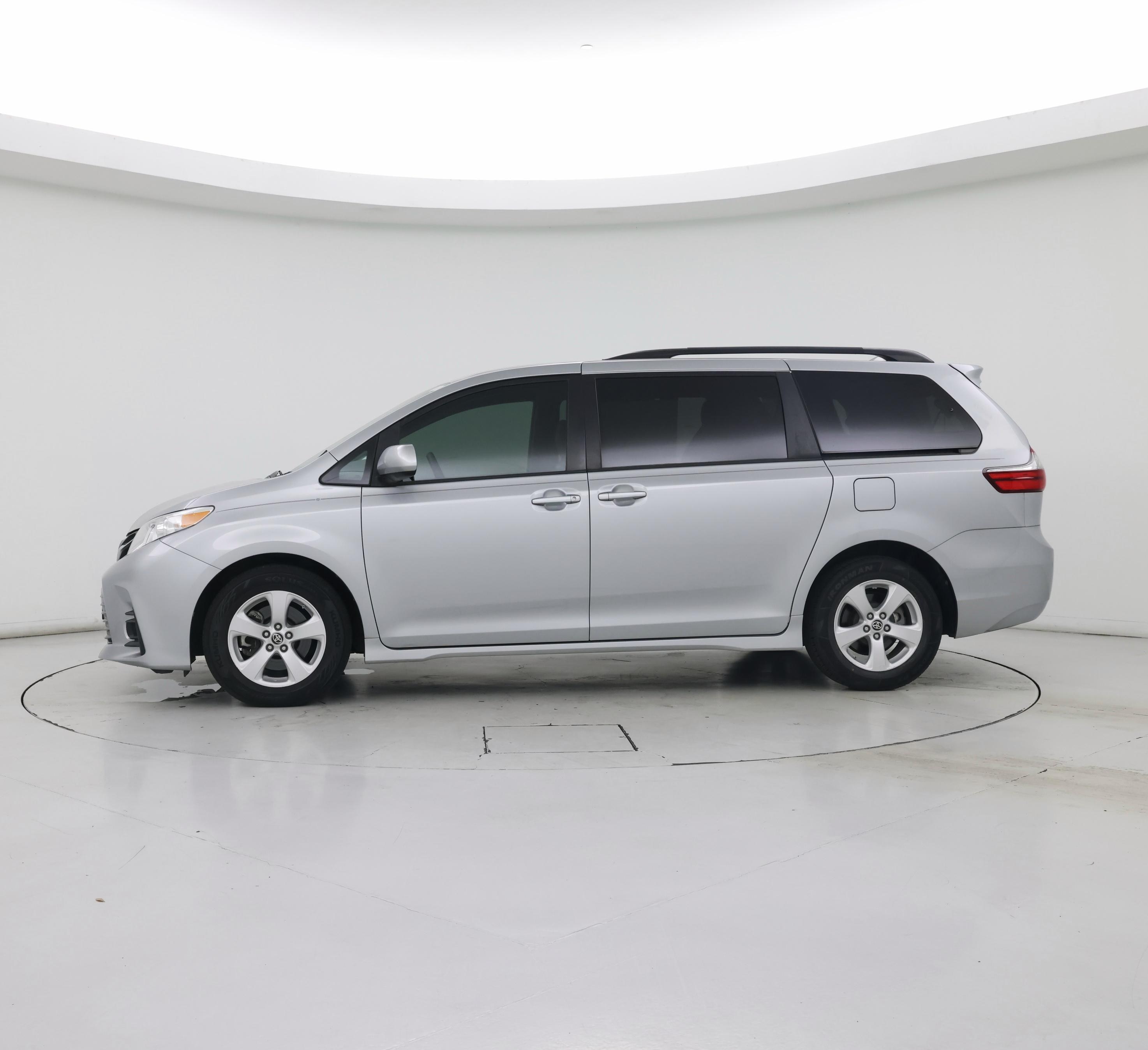 Thumbnail: 2020 Toyota Sienna - 3