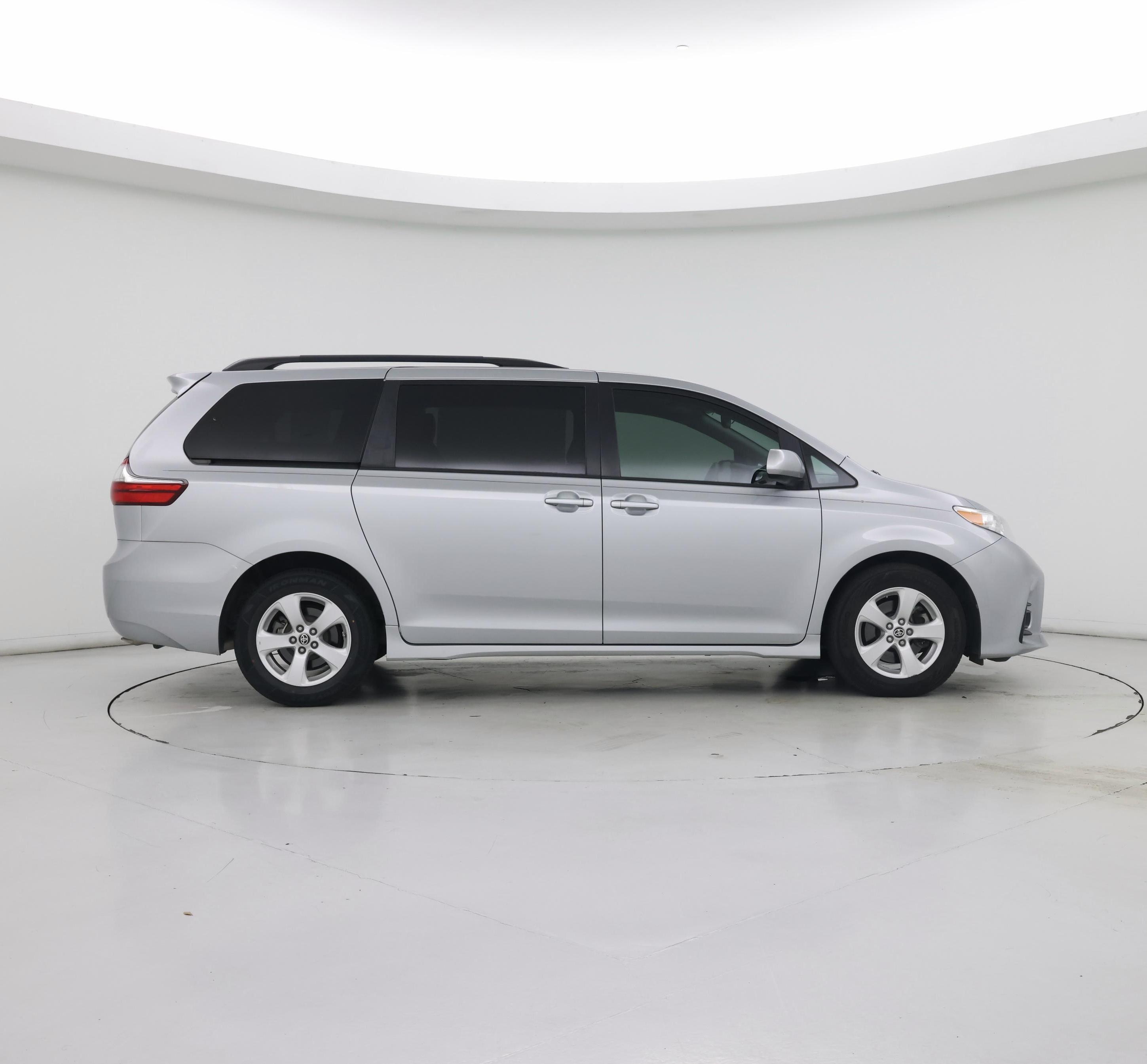 Thumbnail: 2020 Toyota Sienna - 7