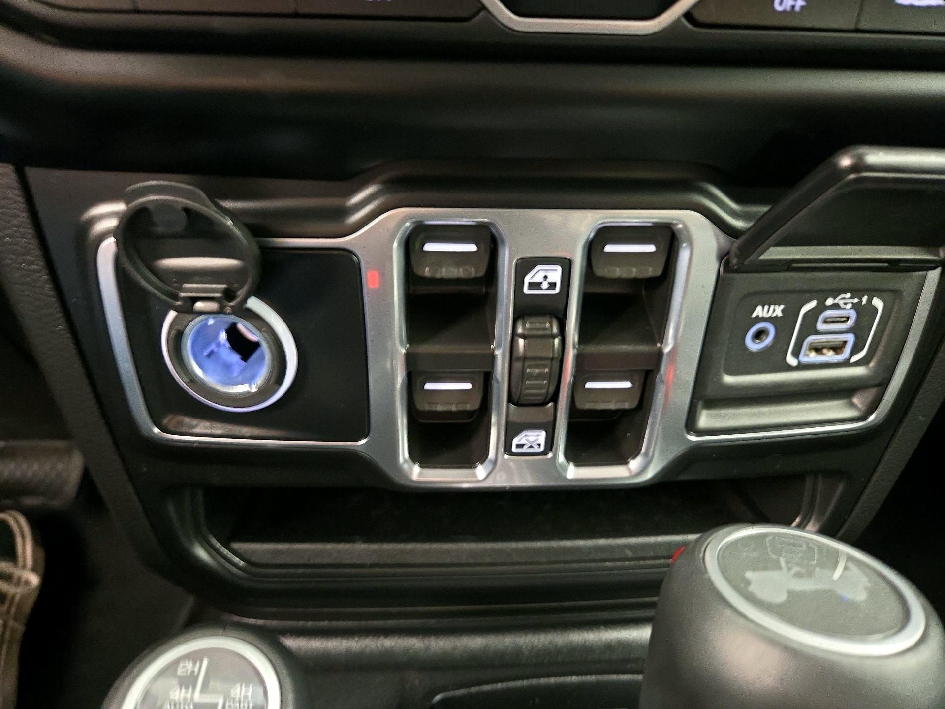 Thumbnail: 2022 Jeep Wrangler - 18