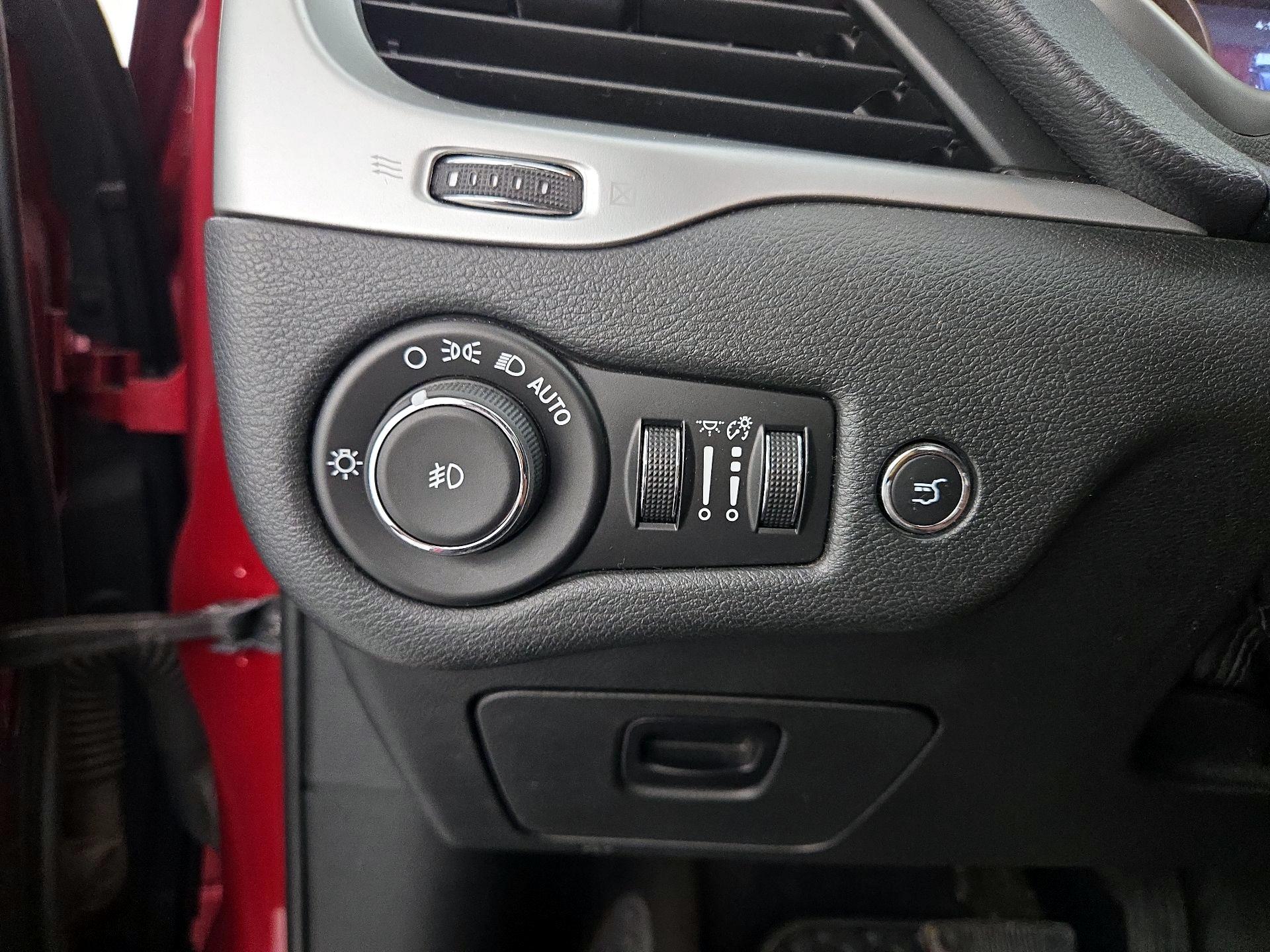 Thumbnail: 2015 Jeep Cherokee - 13