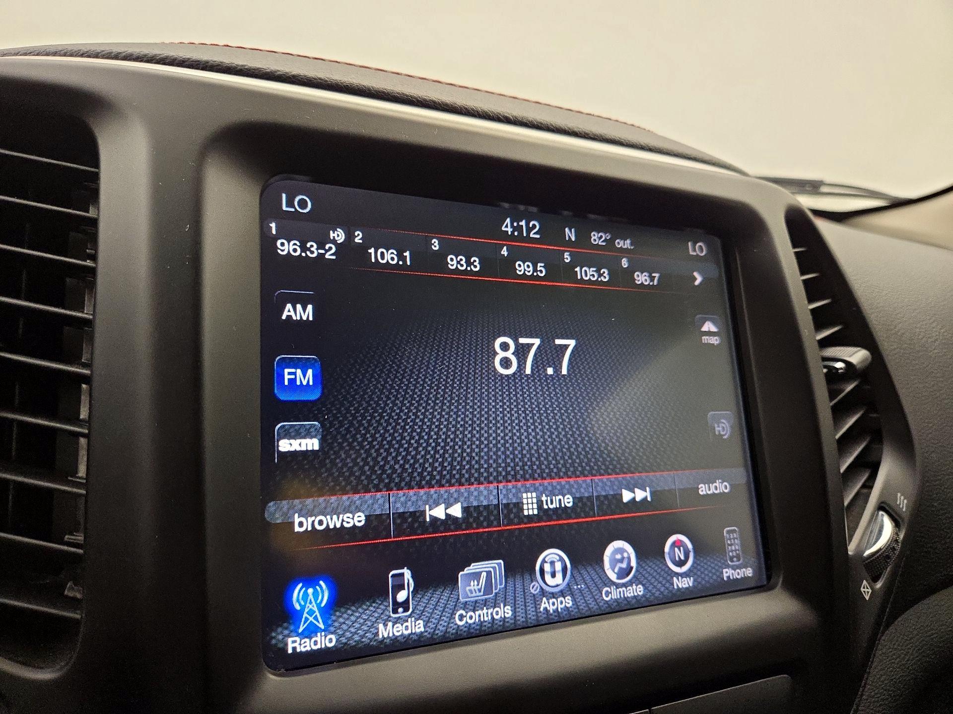 Thumbnail: 2015 Jeep Cherokee - 16