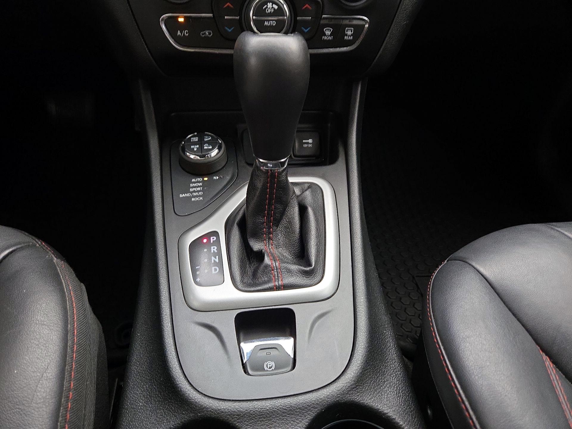Thumbnail: 2015 Jeep Cherokee - 18