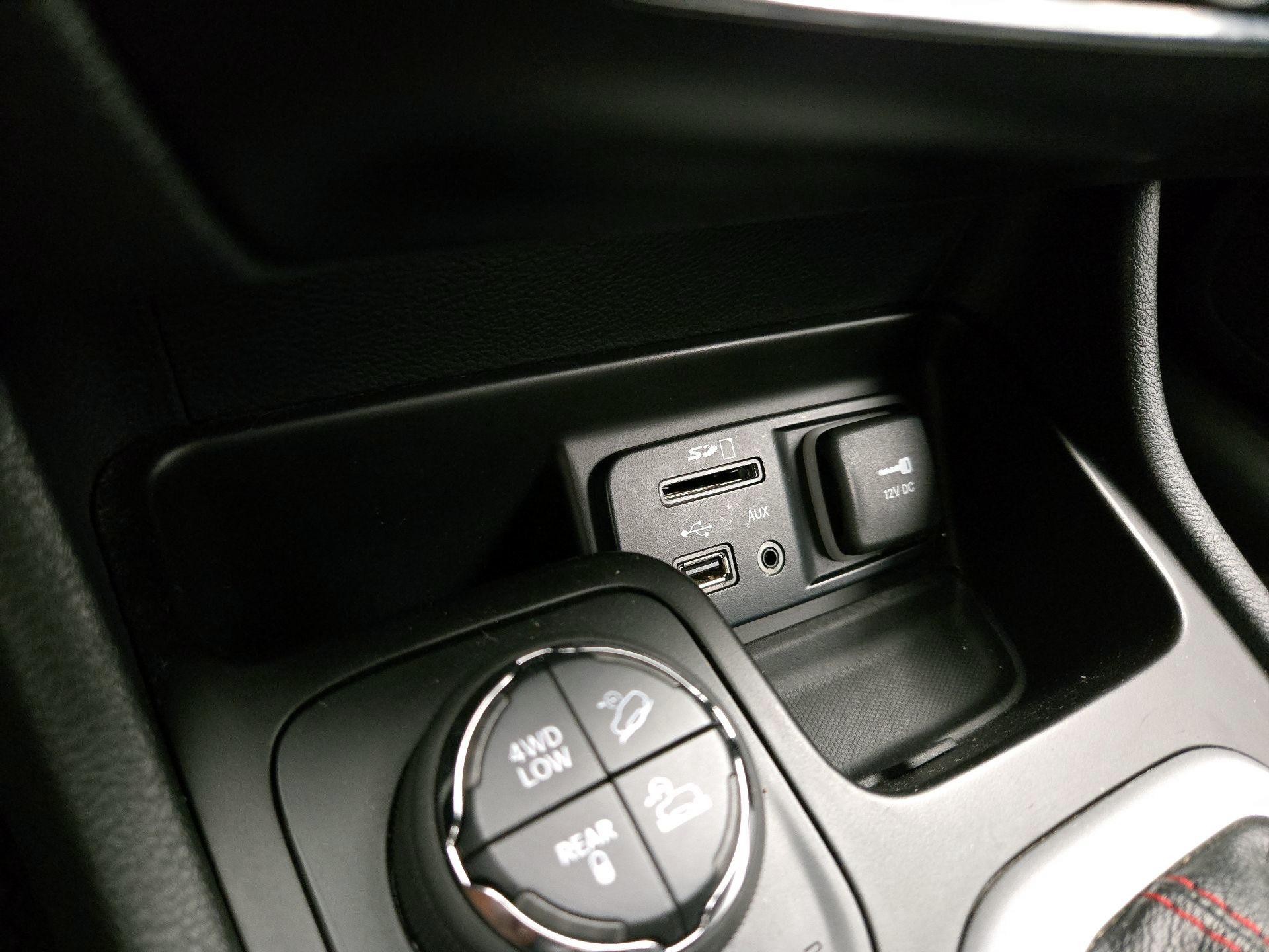 Thumbnail: 2015 Jeep Cherokee - 19